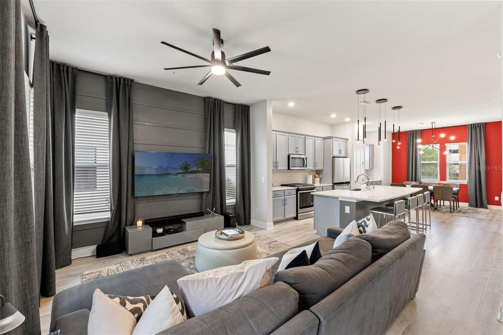 Listing photo id 10 for 2511 Grady Avenue 16