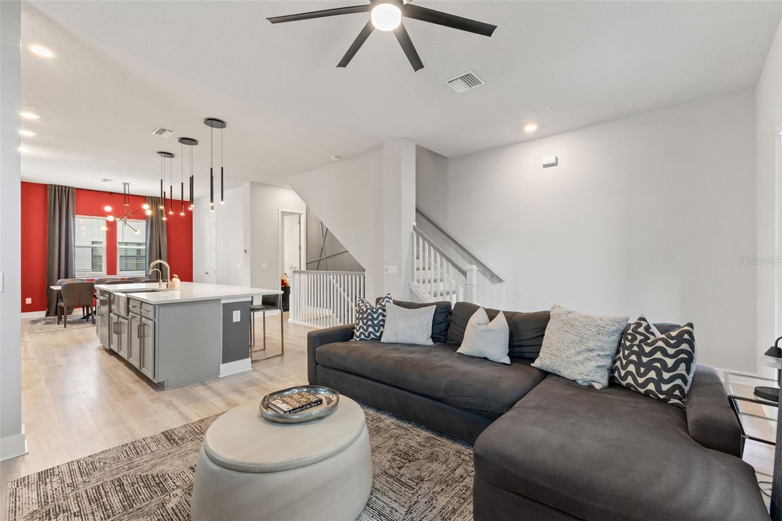 Listing photo id 11 for 2511 Grady Avenue 16