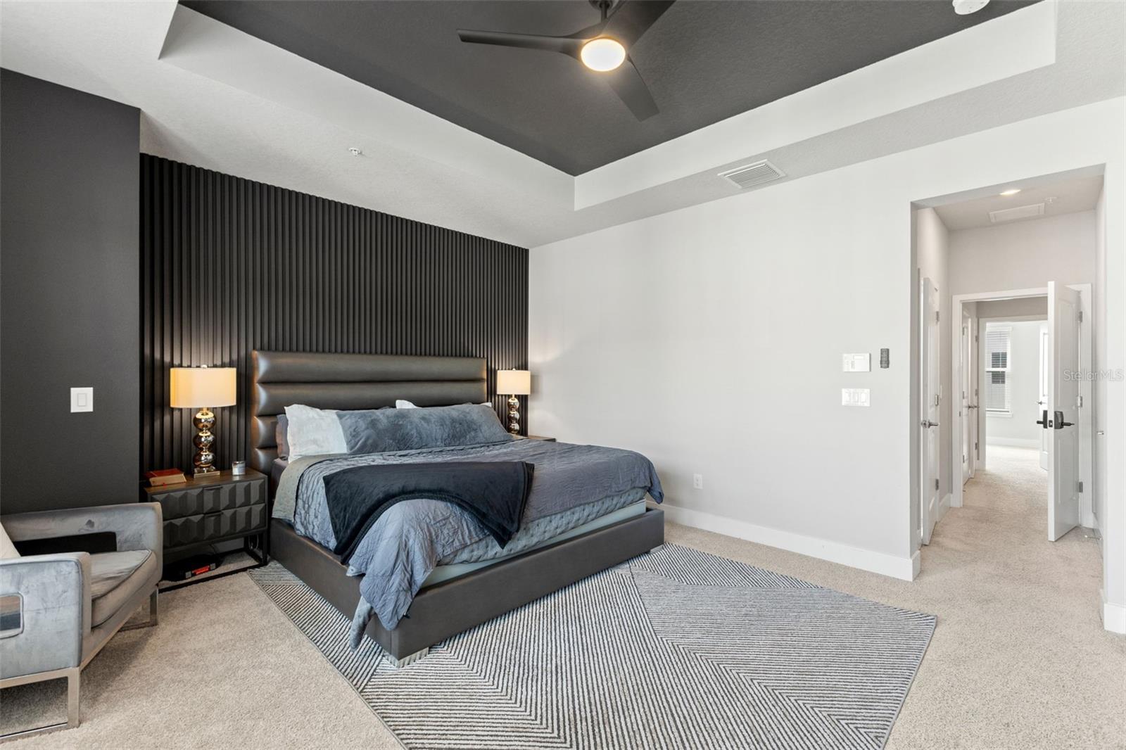 Listing photo id 14 for 2511 Grady Avenue 16