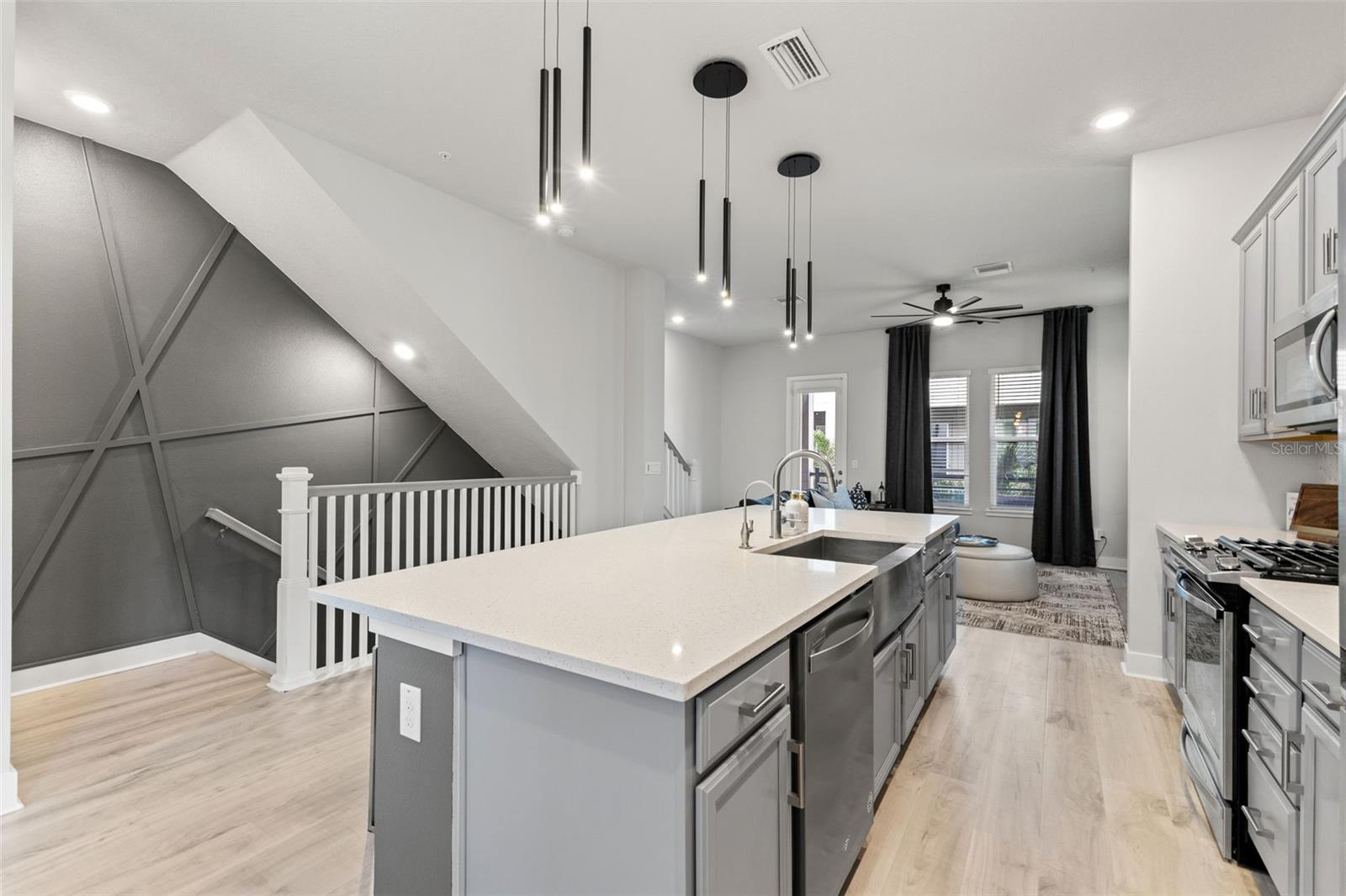 Listing photo id 17 for 2511 Grady Avenue 16