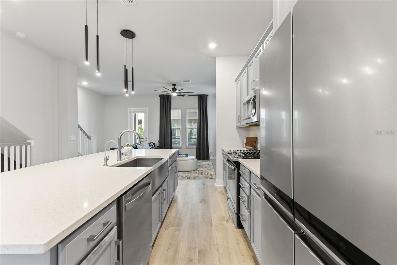 Listing photo id 18 for 2511 Grady Avenue 16