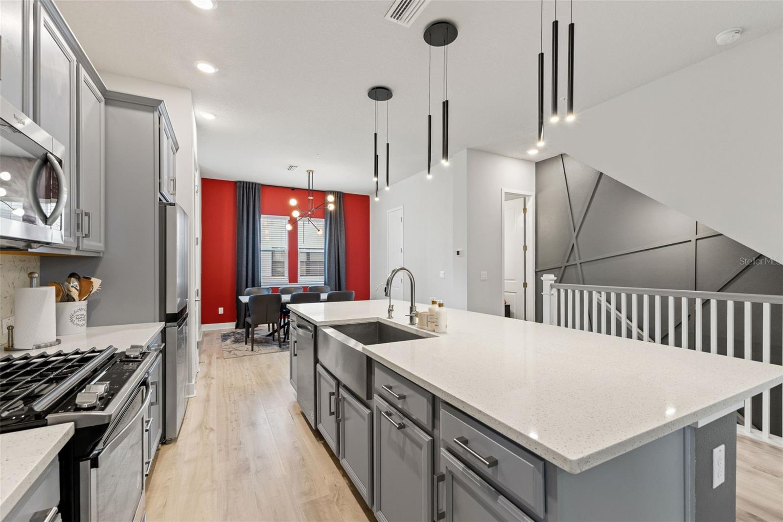 Listing photo id 20 for 2511 Grady Avenue 16