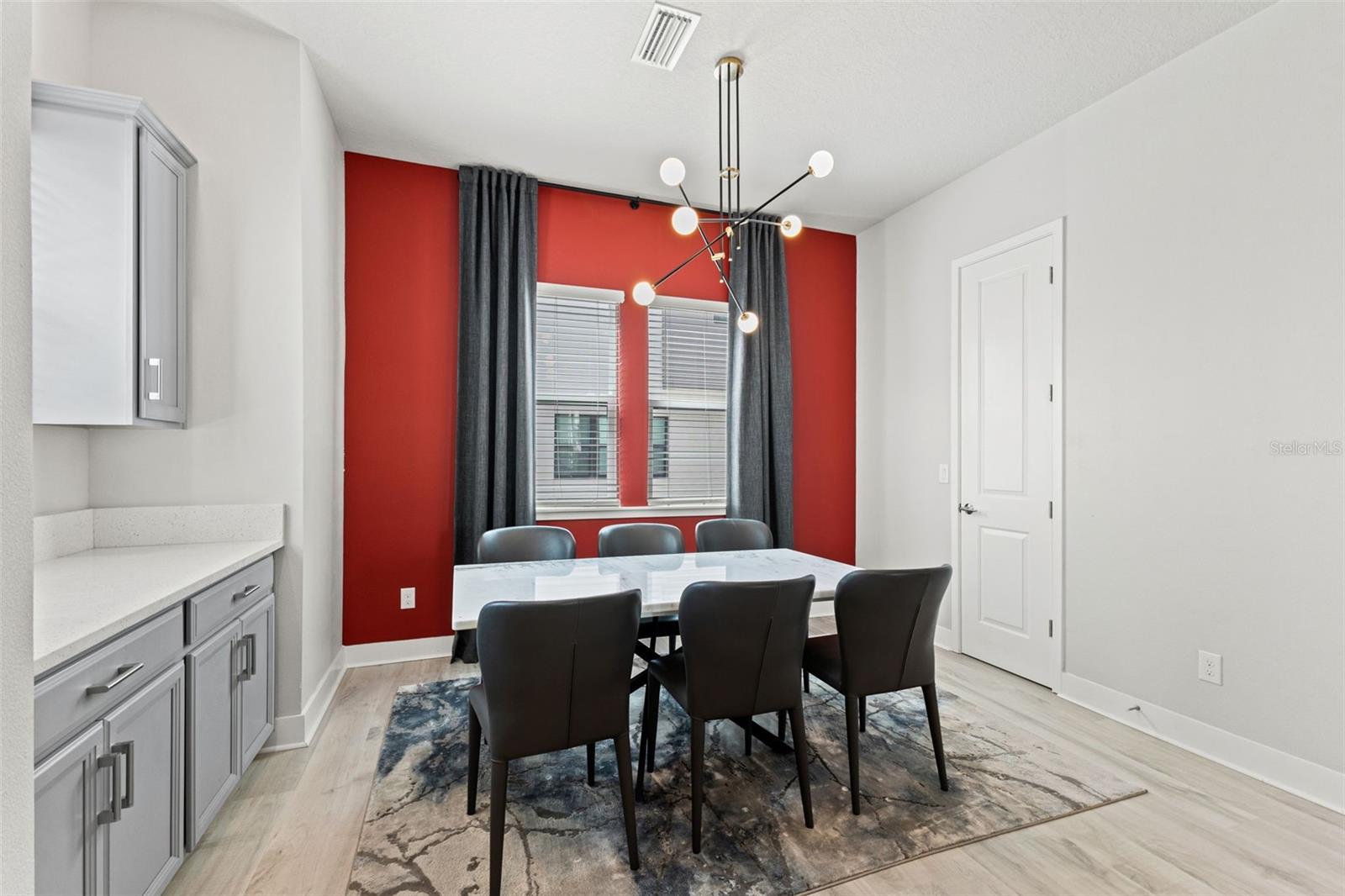 Listing photo id 21 for 2511 Grady Avenue 16