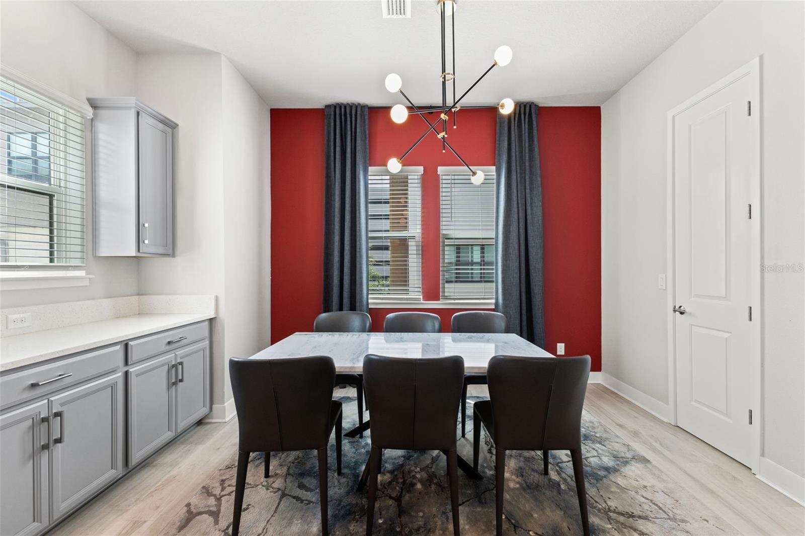 Listing photo id 22 for 2511 Grady Avenue 16