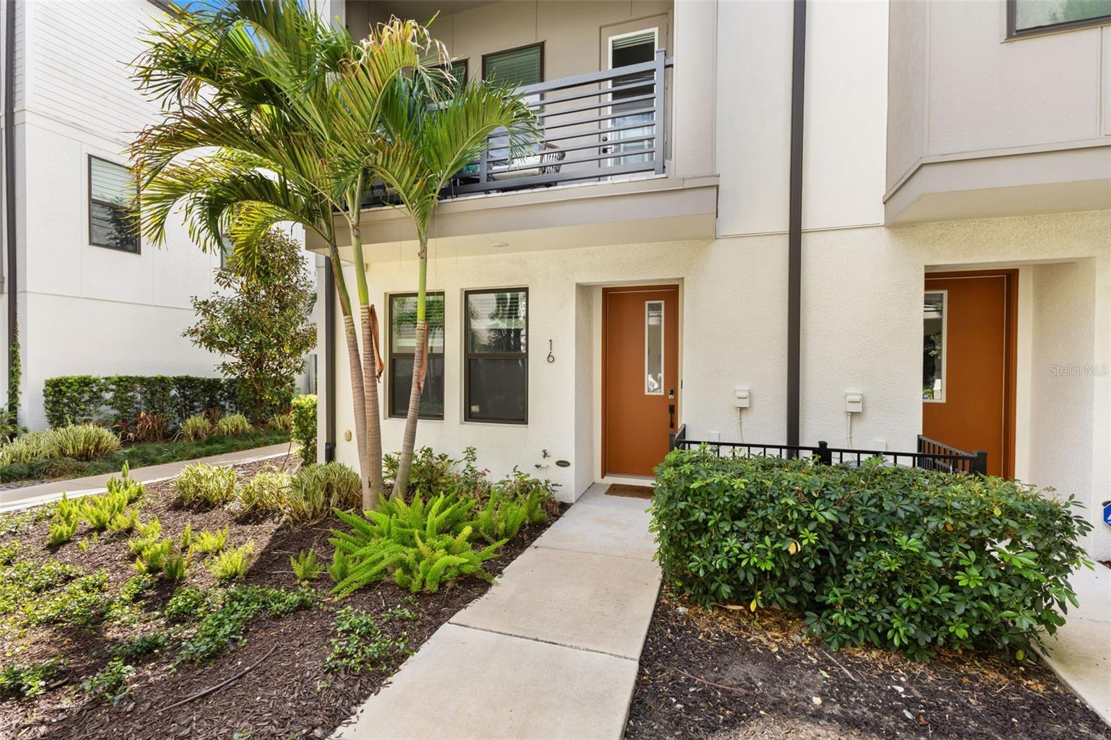 Listing photo id 1 for 2511 Grady Avenue 16