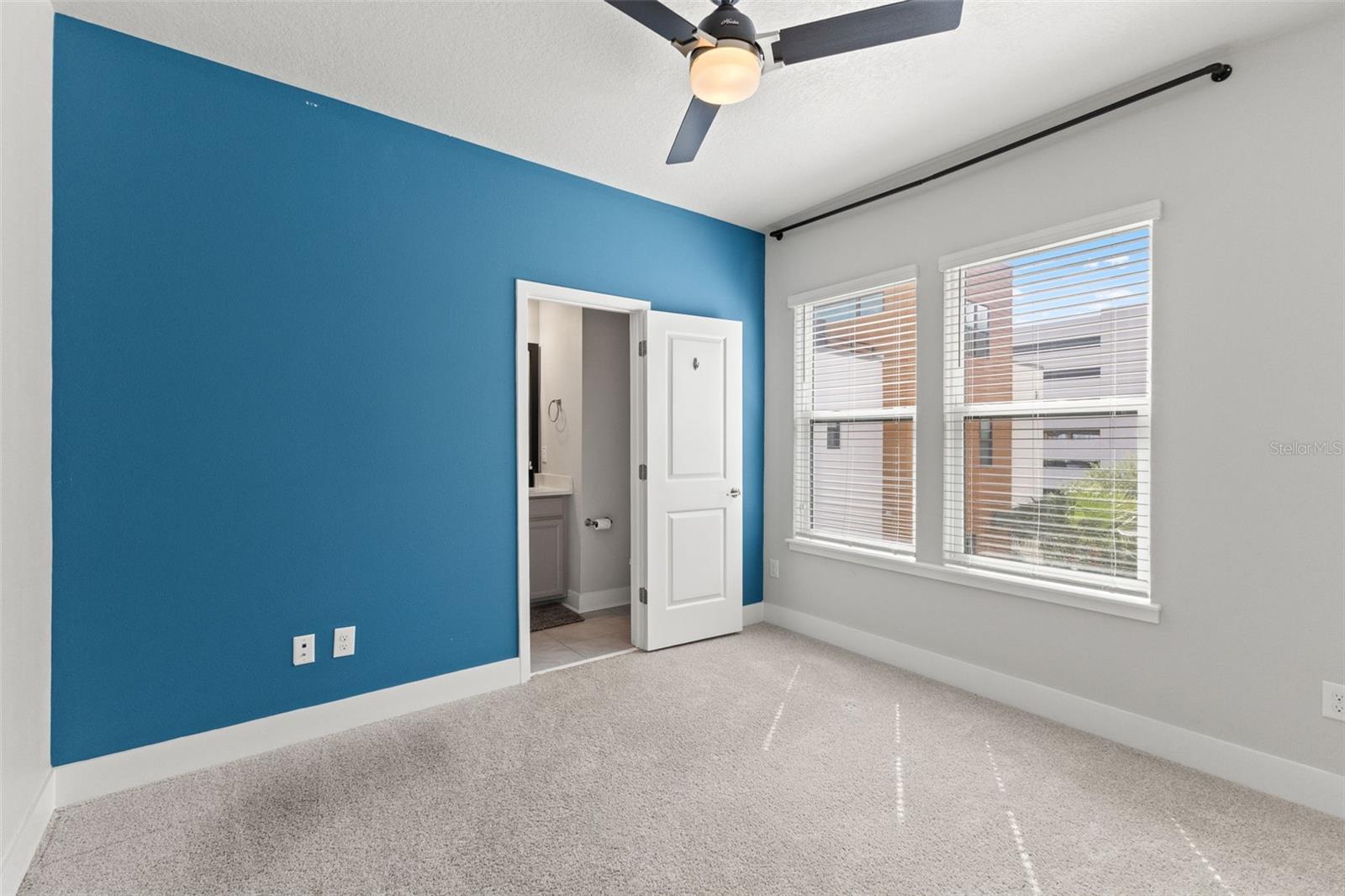 Listing photo id 31 for 2511 Grady Avenue 16