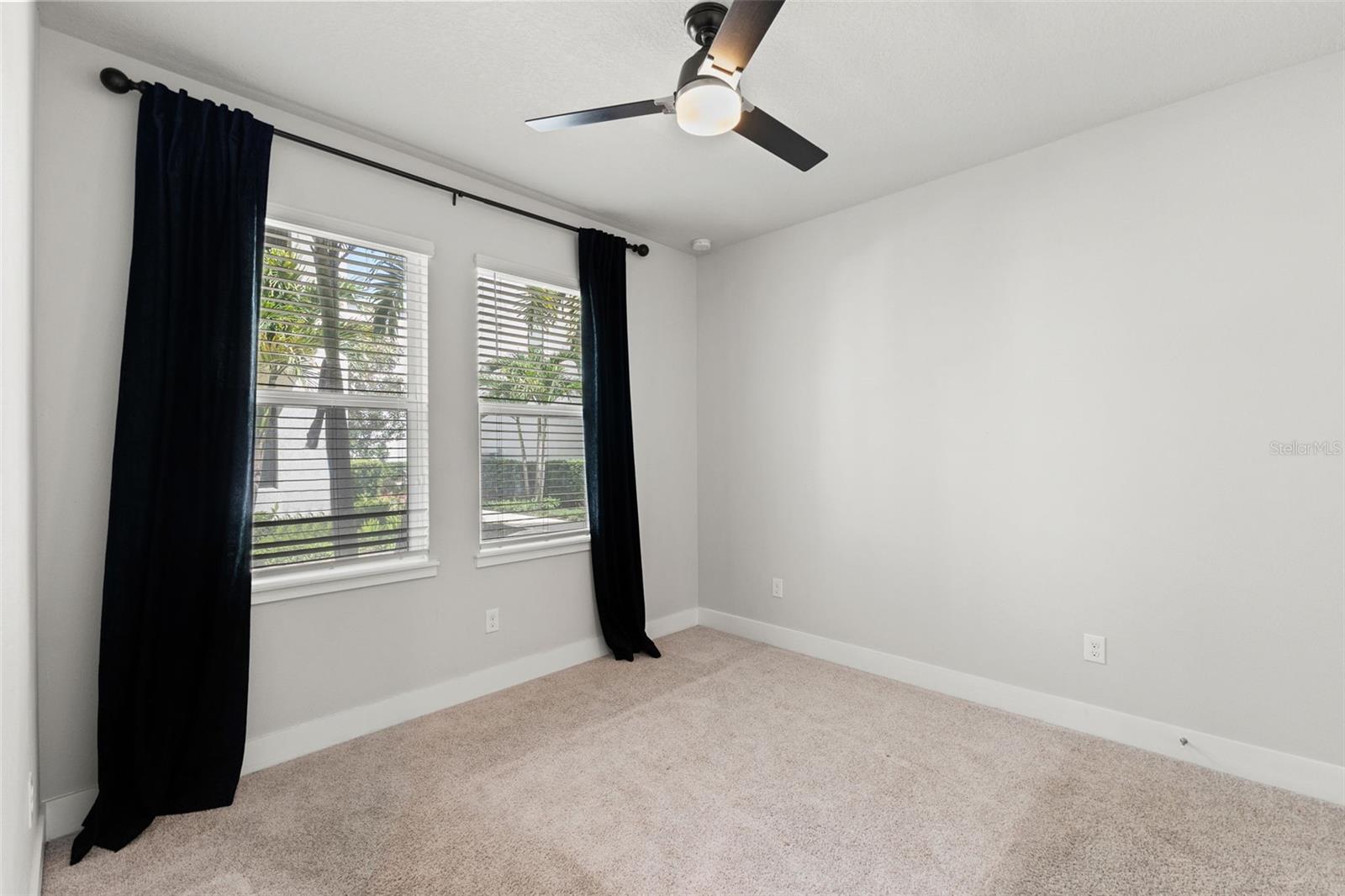 Listing photo id 34 for 2511 Grady Avenue 16