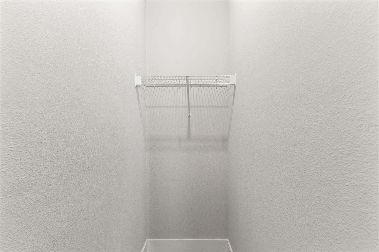 Listing photo id 35 for 2511 Grady Avenue 16