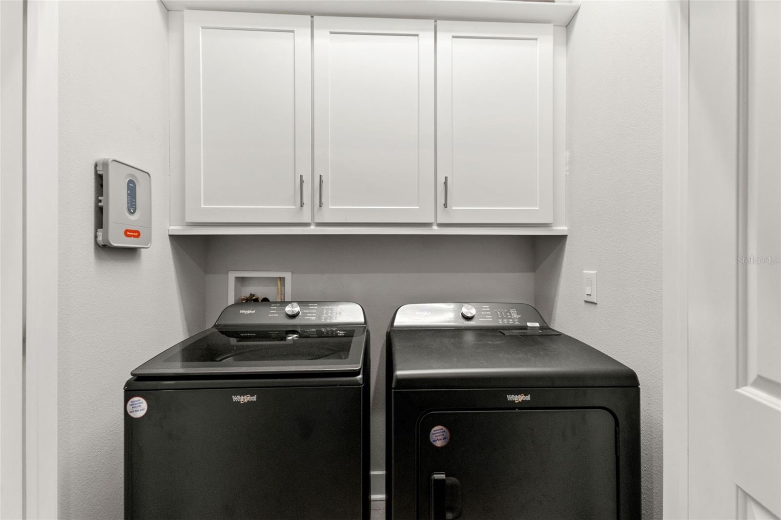 Listing photo id 37 for 2511 Grady Avenue 16