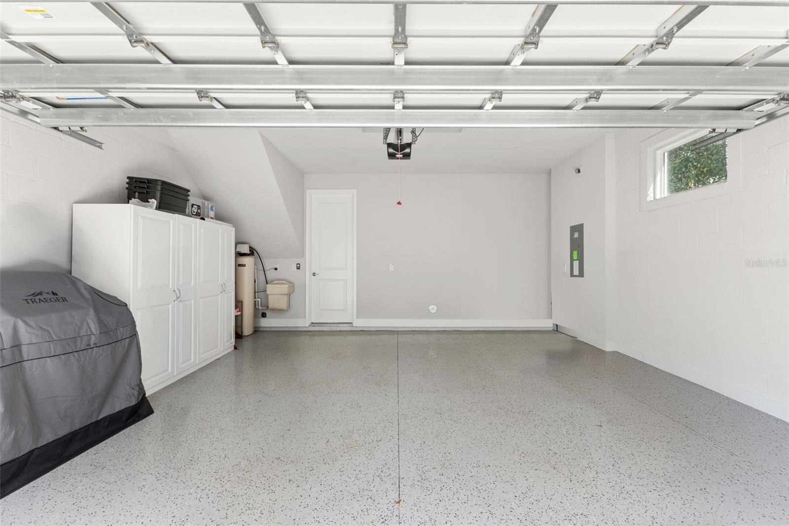 Listing photo id 39 for 2511 Grady Avenue 16