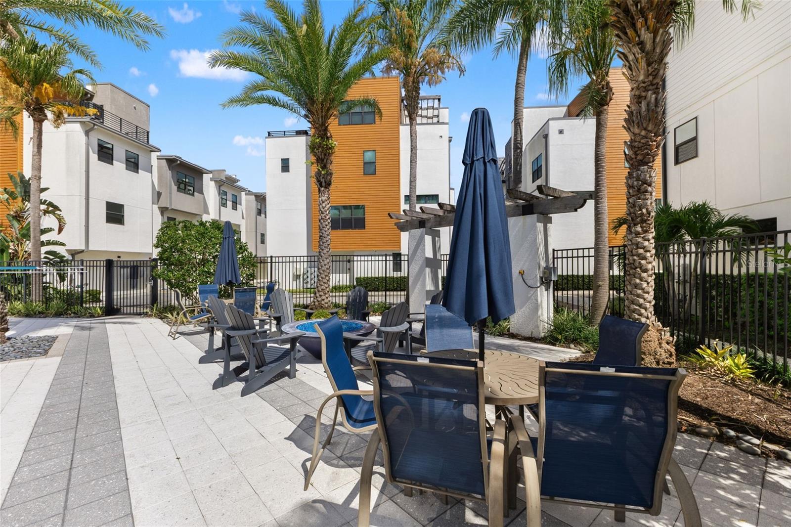 Listing photo id 41 for 2511 Grady Avenue 16