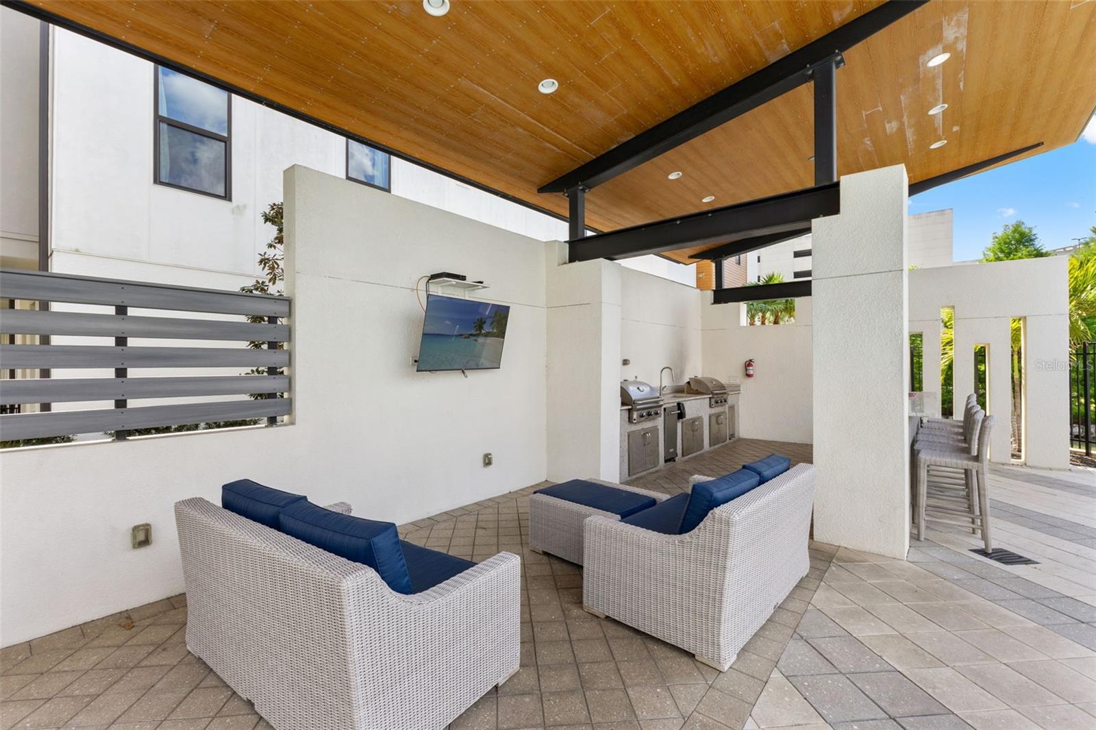 Listing photo id 46 for 2511 Grady Avenue 16