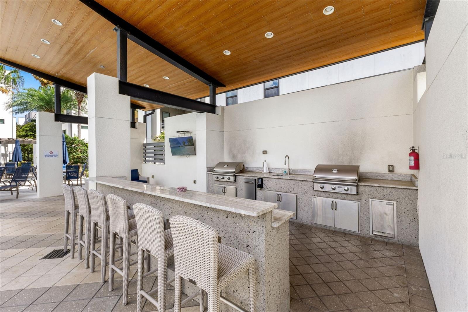 Listing photo id 47 for 2511 Grady Avenue 16