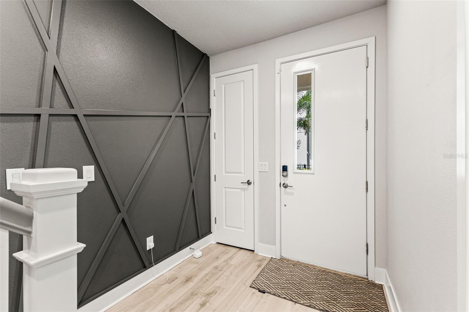 Listing photo id 4 for 2511 Grady Avenue 16