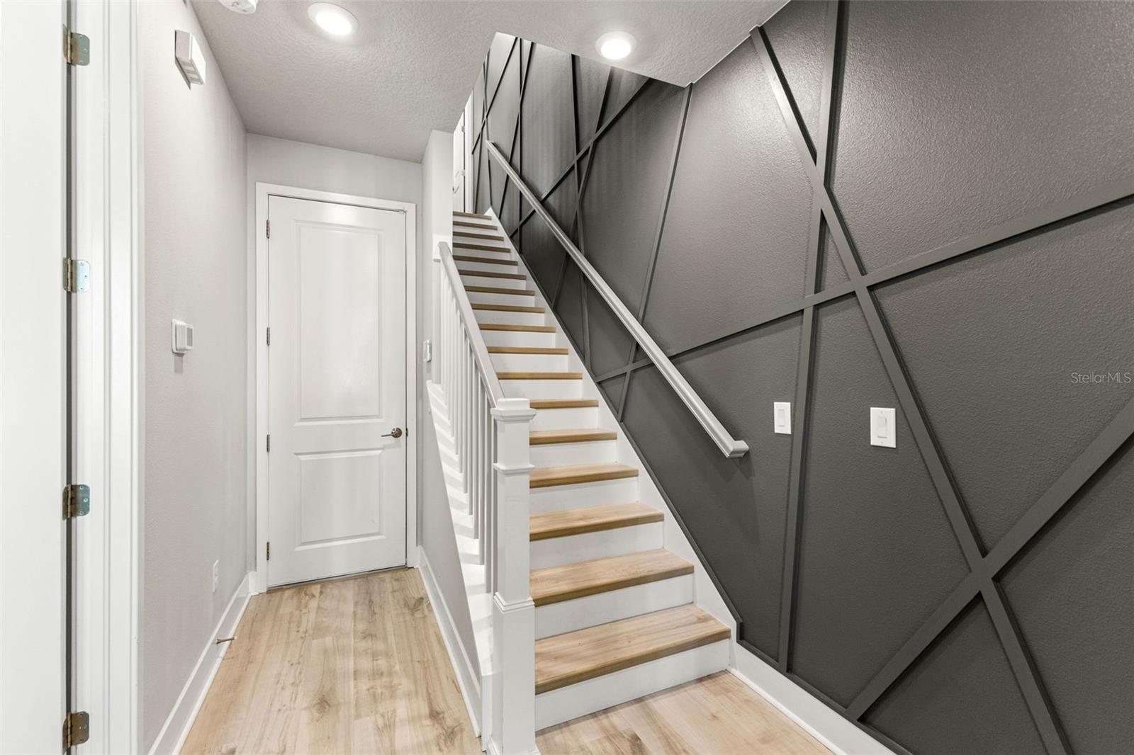 Listing photo id 5 for 2511 Grady Avenue 16