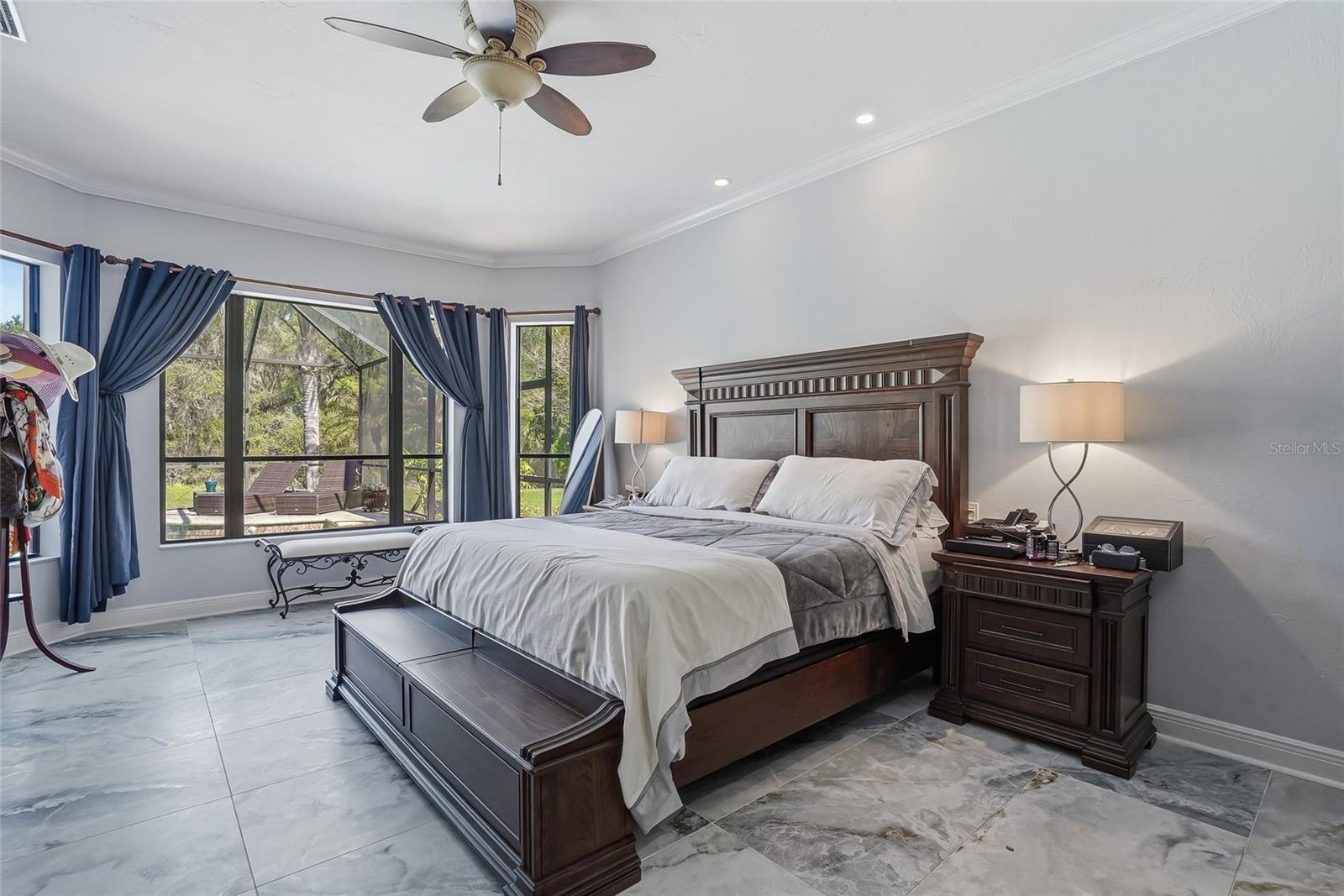 Listing photo id 9 for 7101 Hatpin Loop