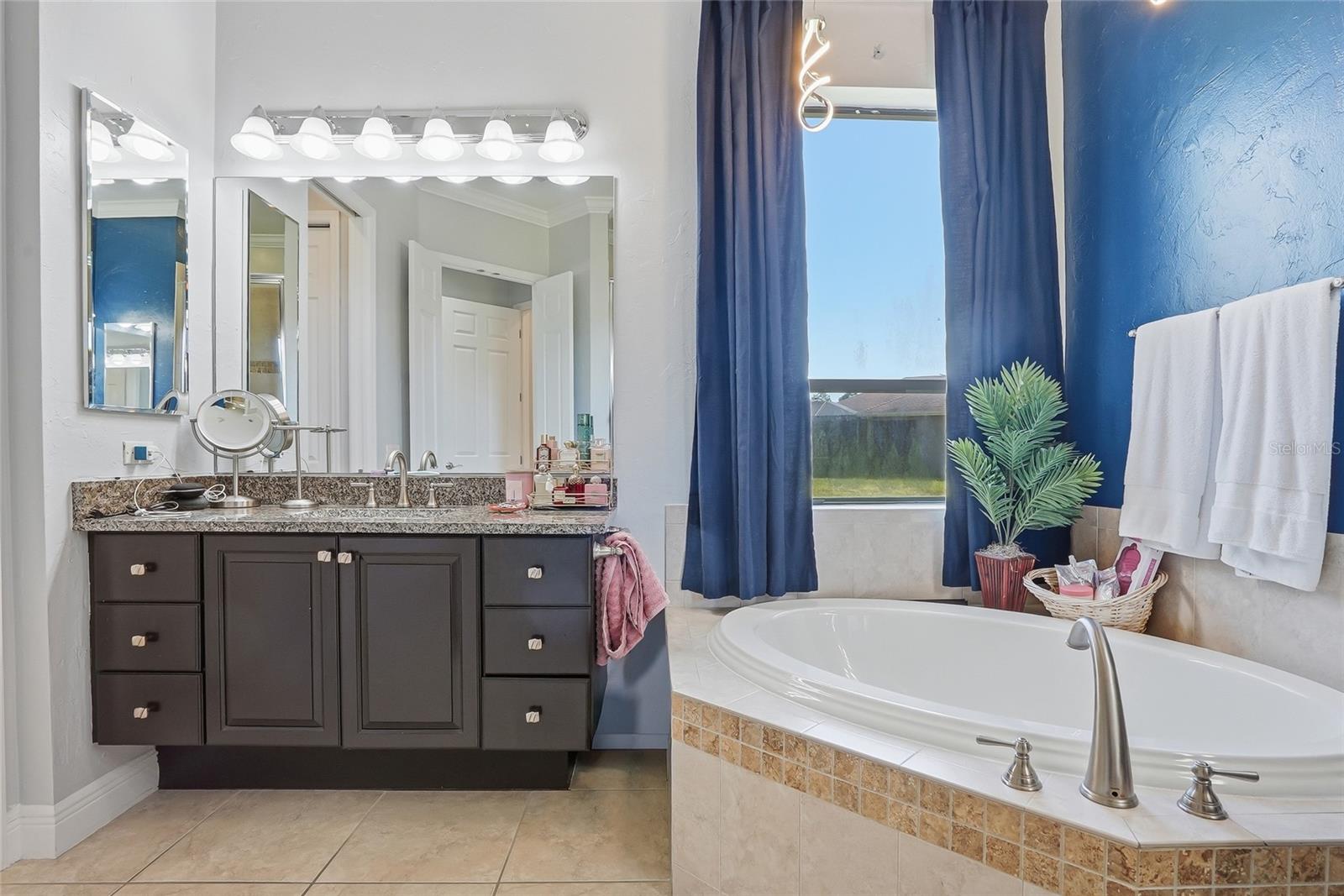 Listing photo id 15 for 7101 Hatpin Loop