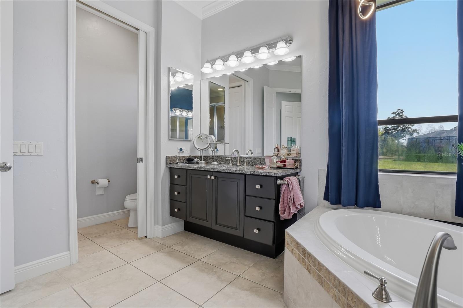 Listing photo id 16 for 7101 Hatpin Loop