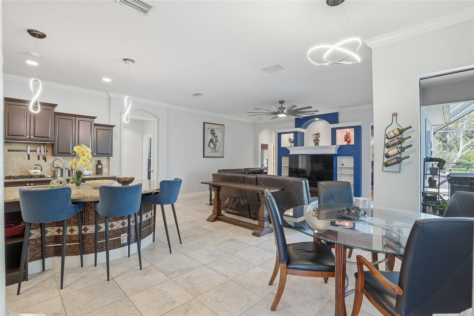 Listing photo id 17 for 7101 Hatpin Loop