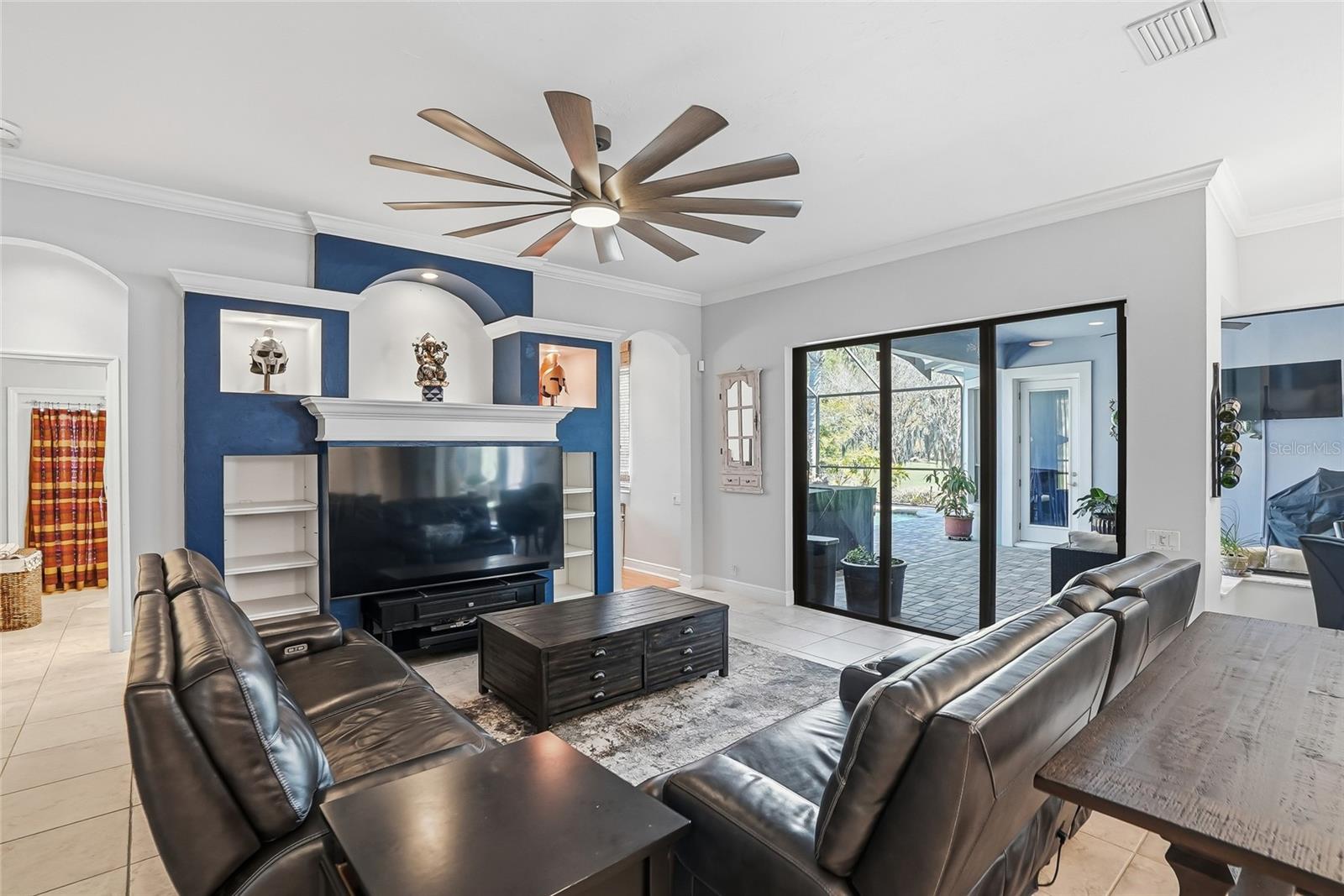 Listing photo id 21 for 7101 Hatpin Loop