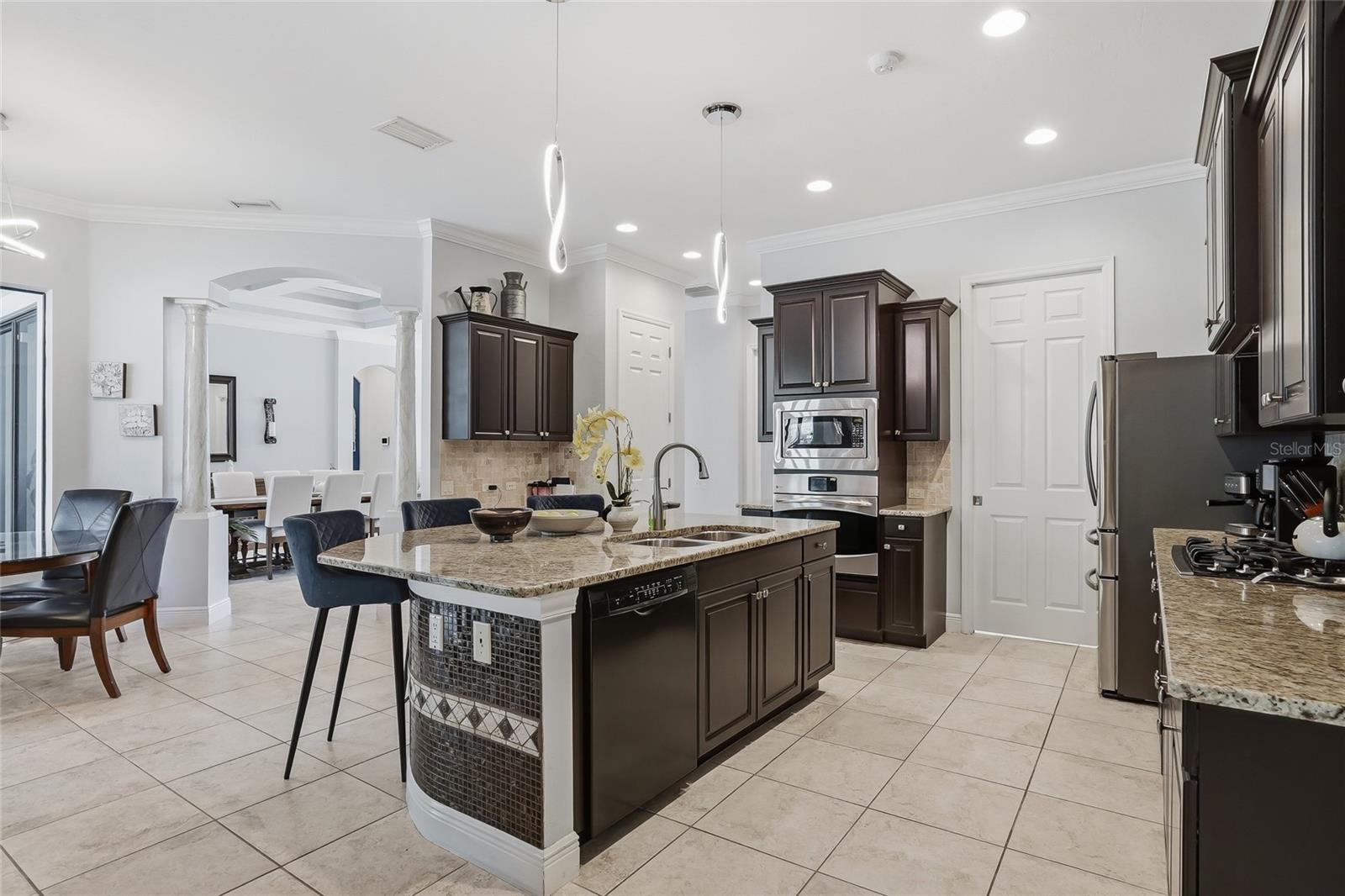 Listing photo id 23 for 7101 Hatpin Loop