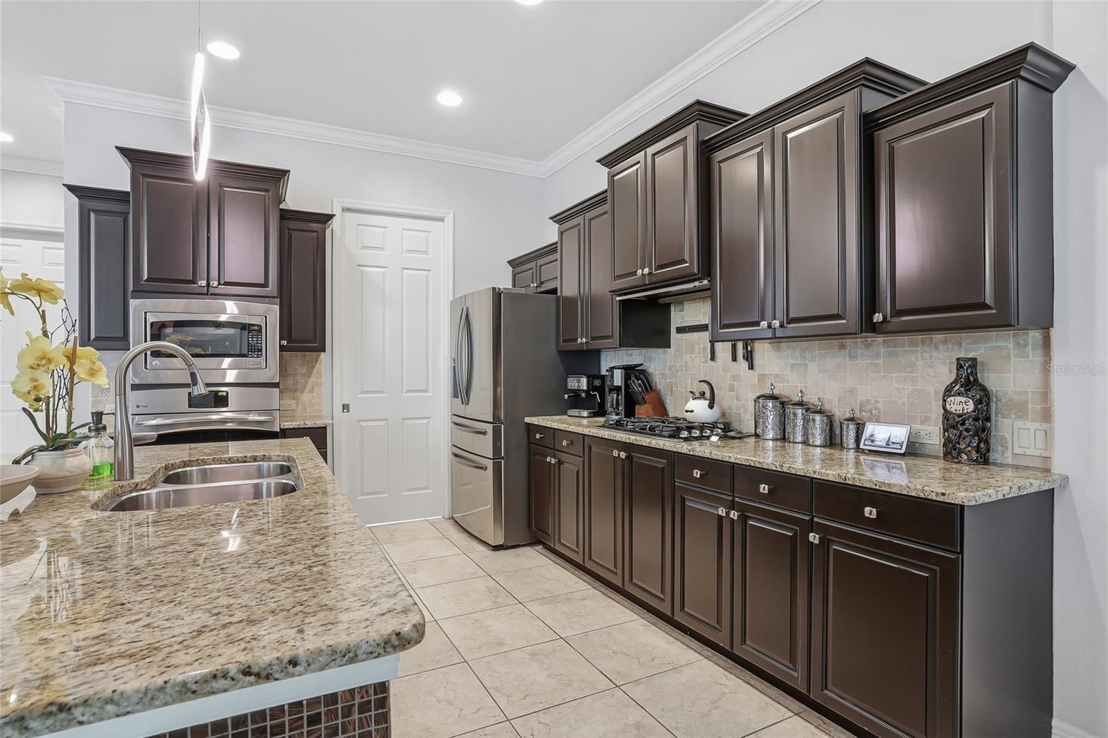 Listing photo id 28 for 7101 Hatpin Loop