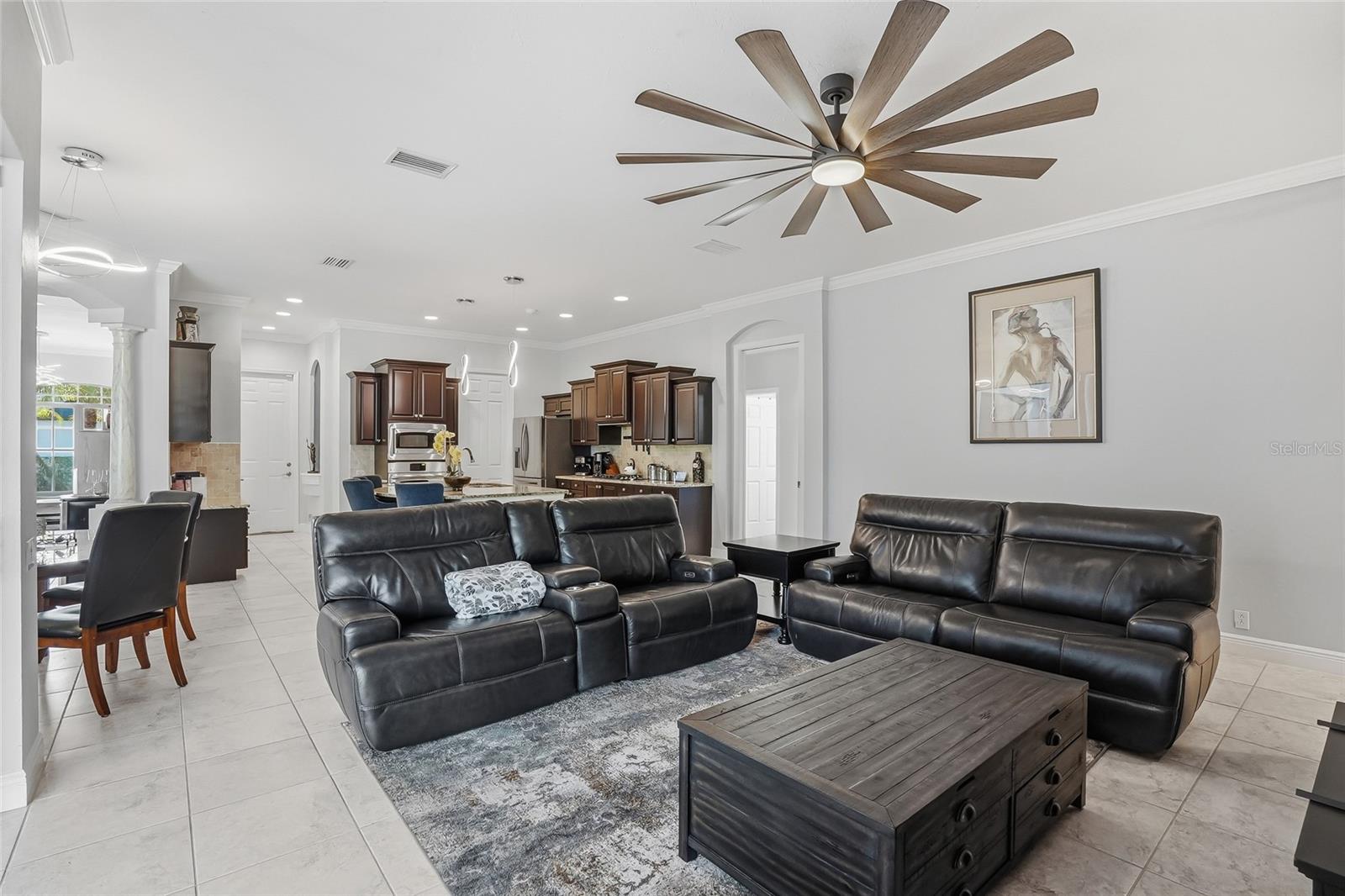 Listing photo id 31 for 7101 Hatpin Loop