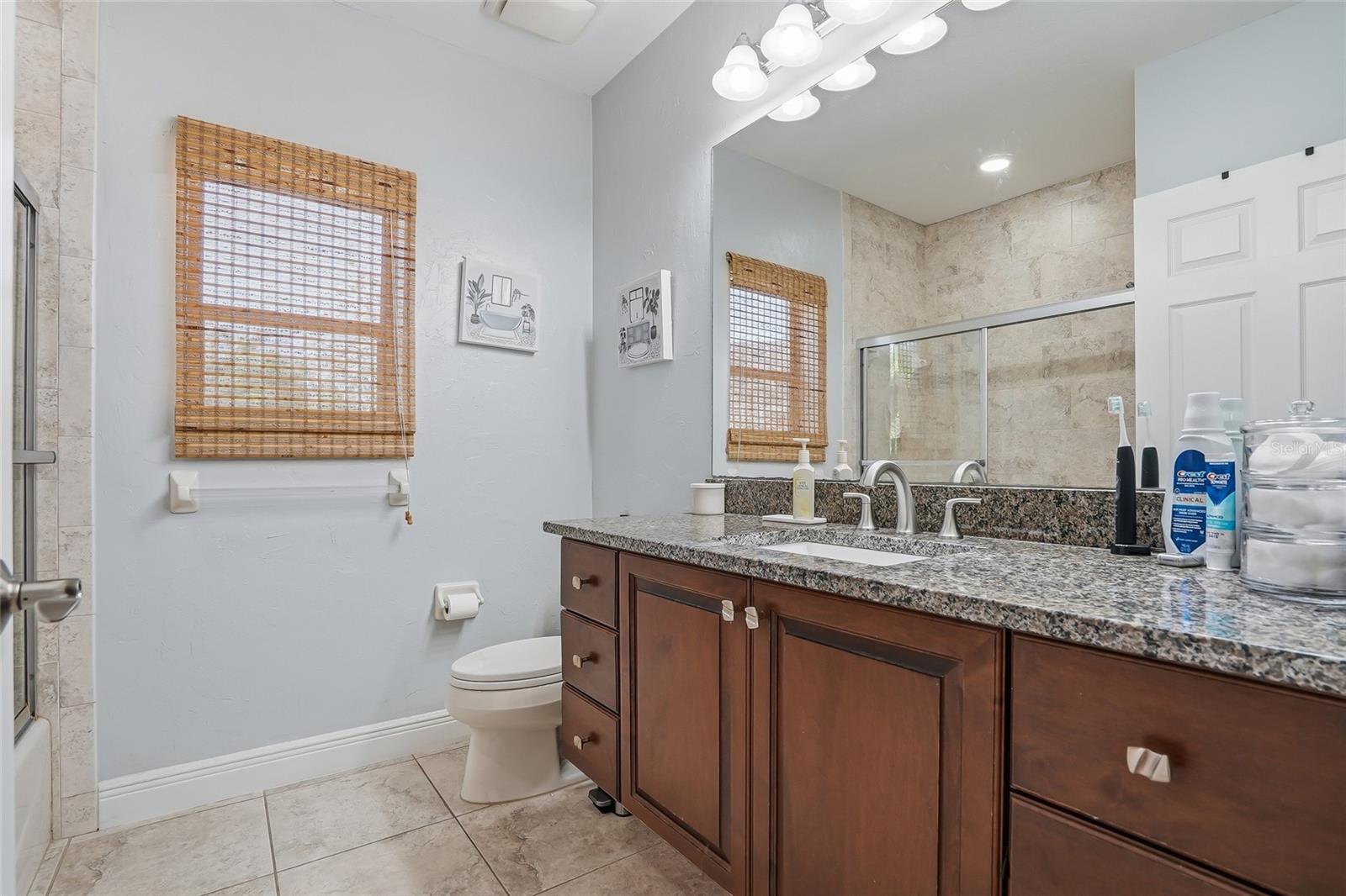 Listing photo id 37 for 7101 Hatpin Loop