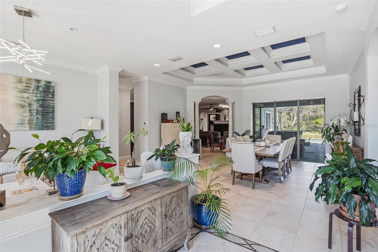 Listing photo id 2 for 7101 Hatpin Loop