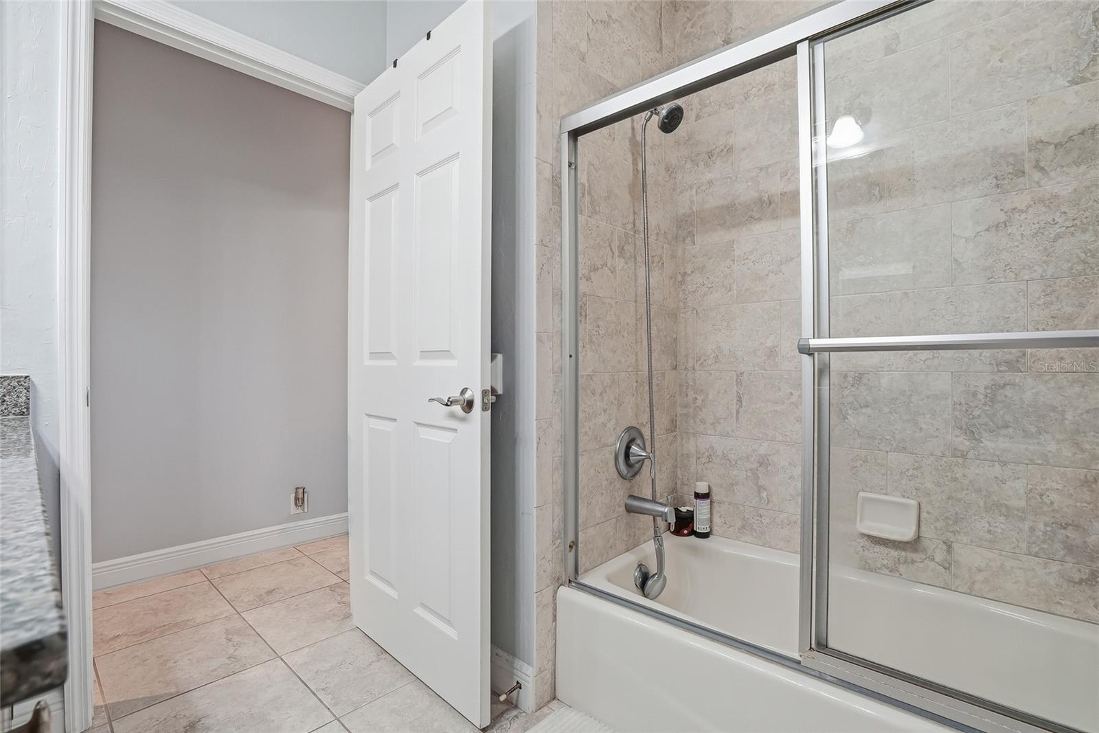 Listing photo id 38 for 7101 Hatpin Loop