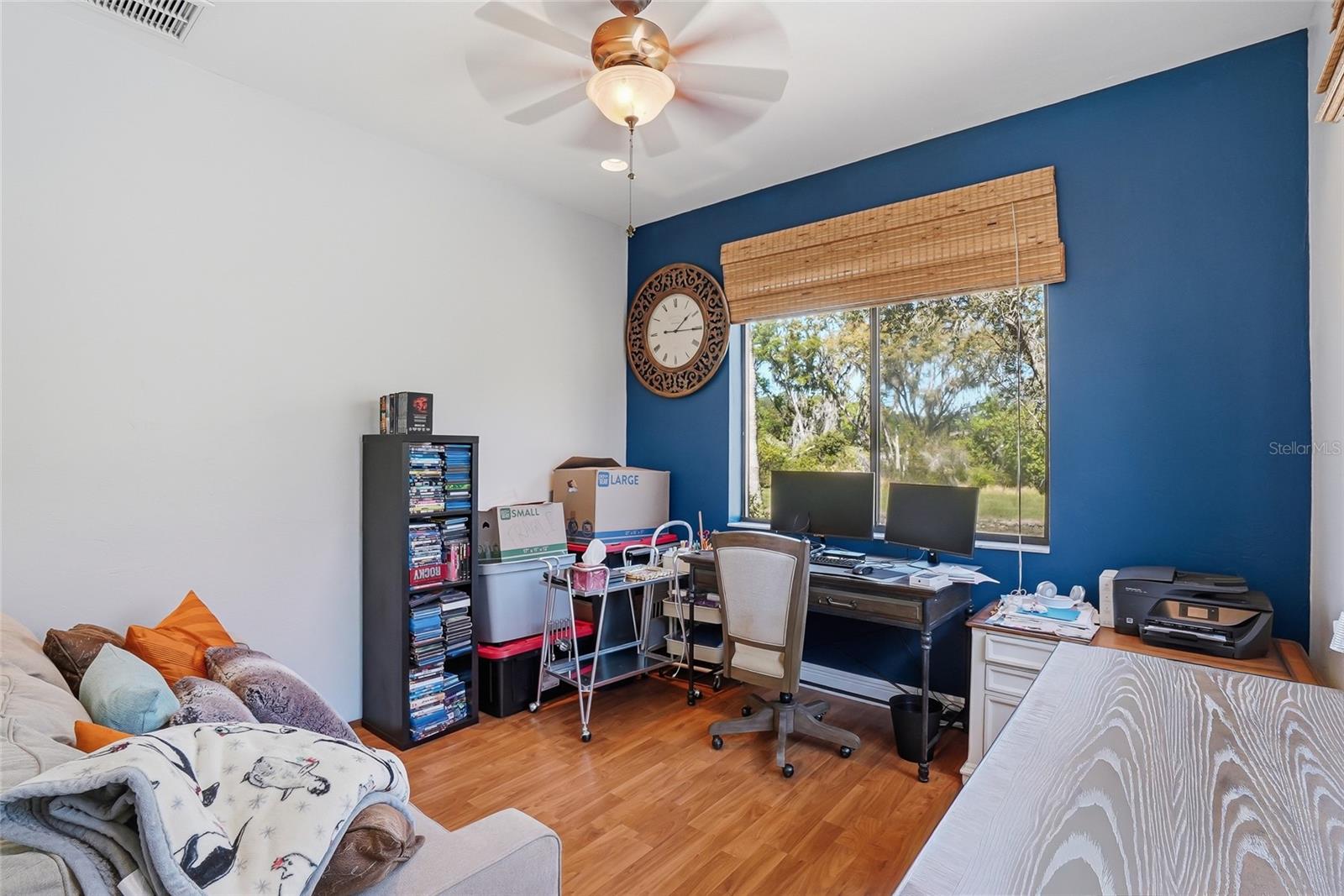 Listing photo id 40 for 7101 Hatpin Loop