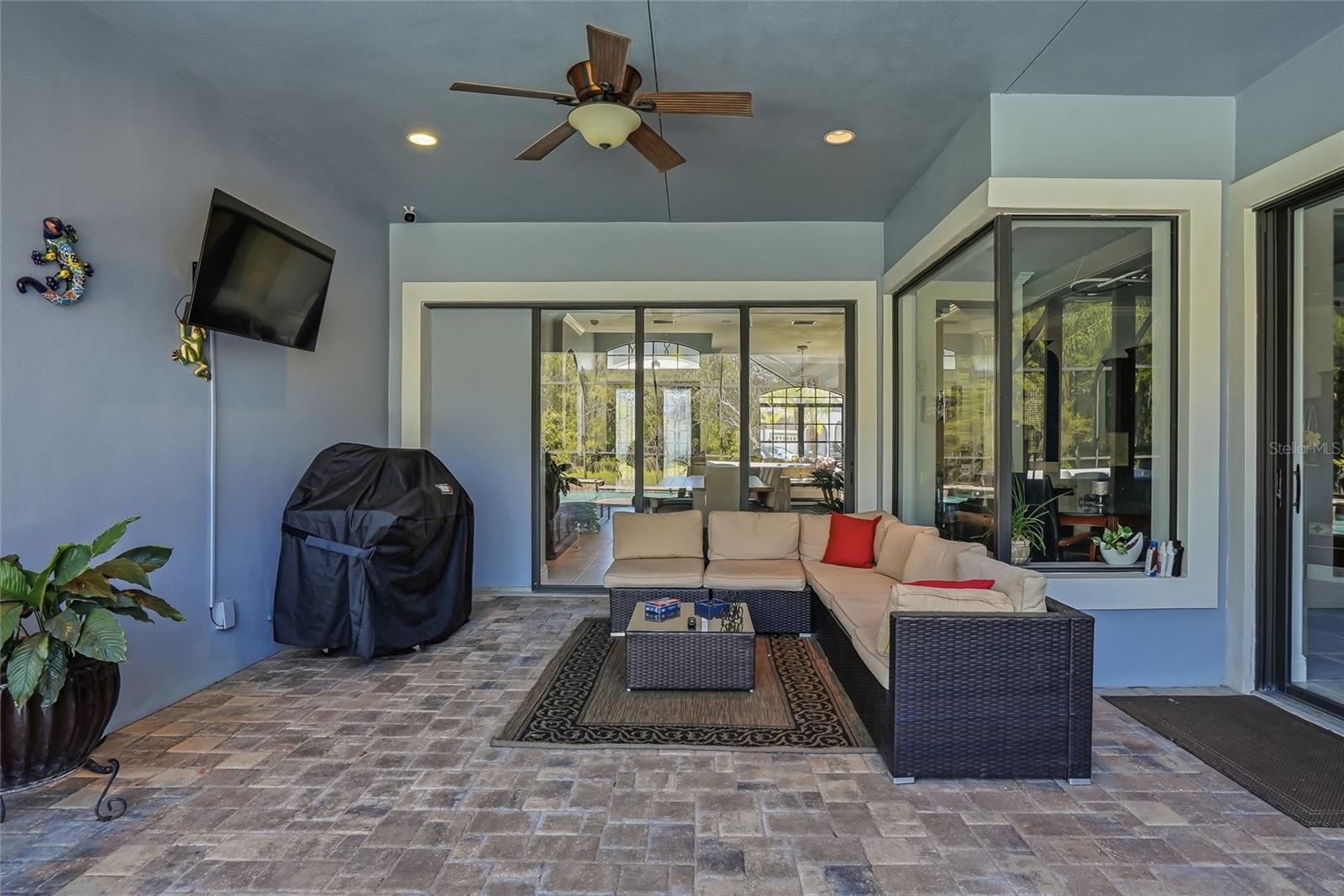 Listing photo id 51 for 7101 Hatpin Loop