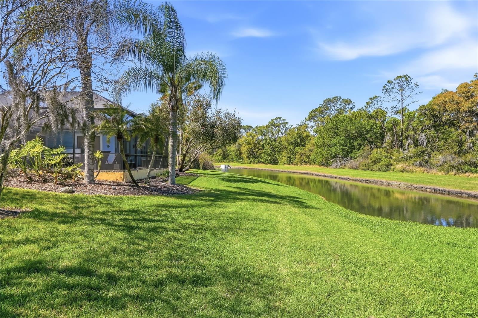 Listing photo id 55 for 7101 Hatpin Loop