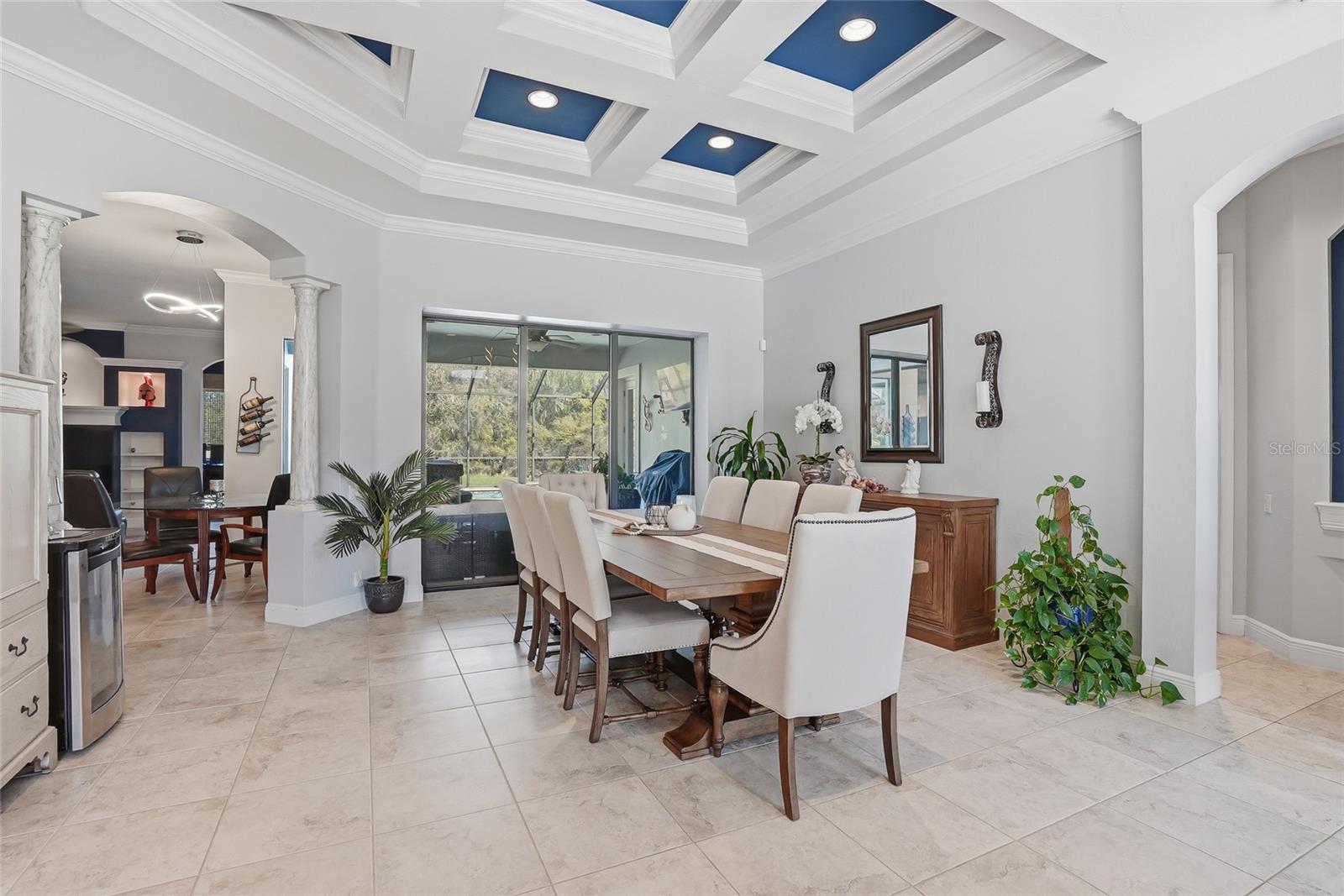 Listing photo id 5 for 7101 Hatpin Loop