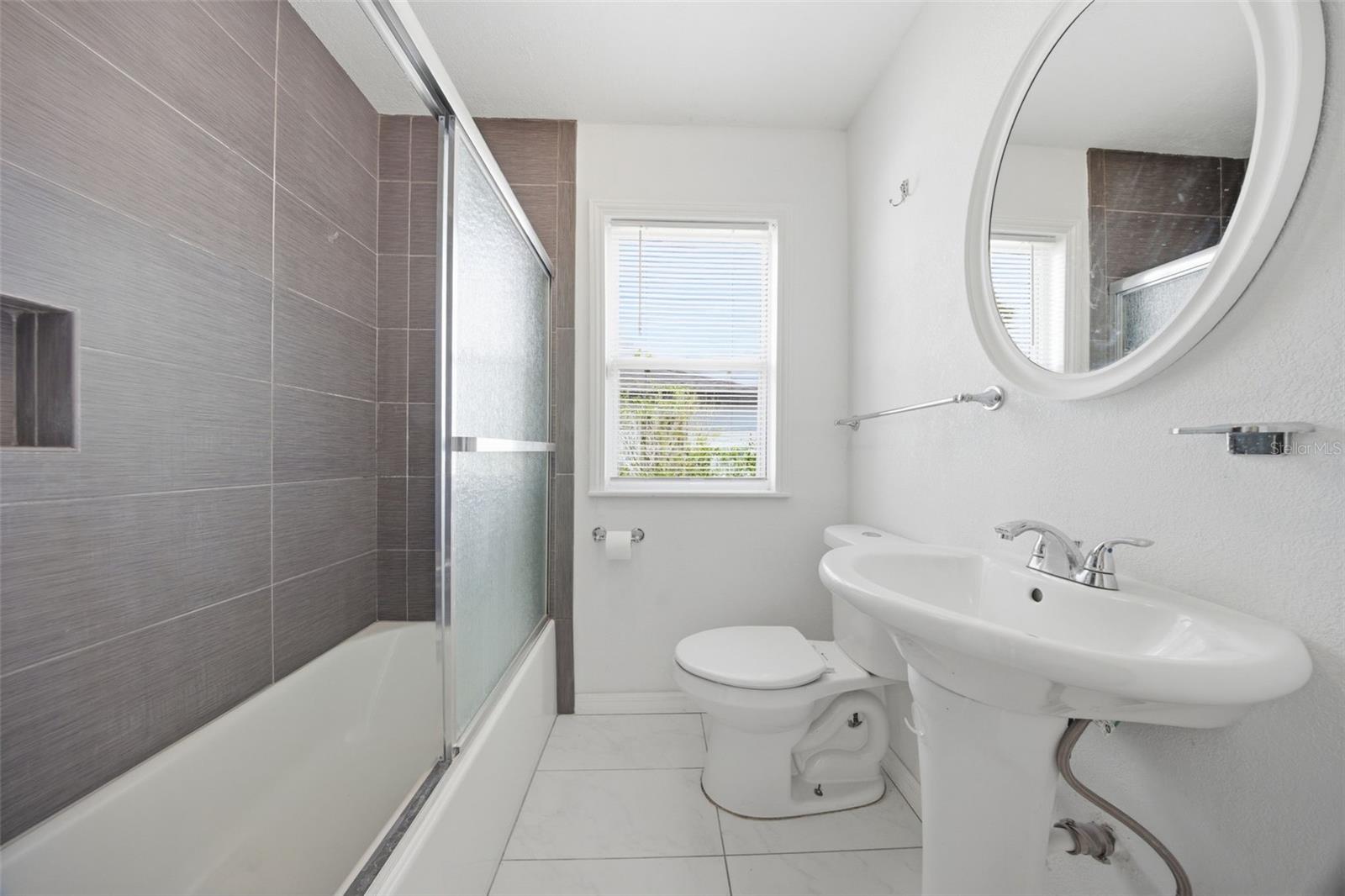 Image 11 of 23 For 310 40th Street S