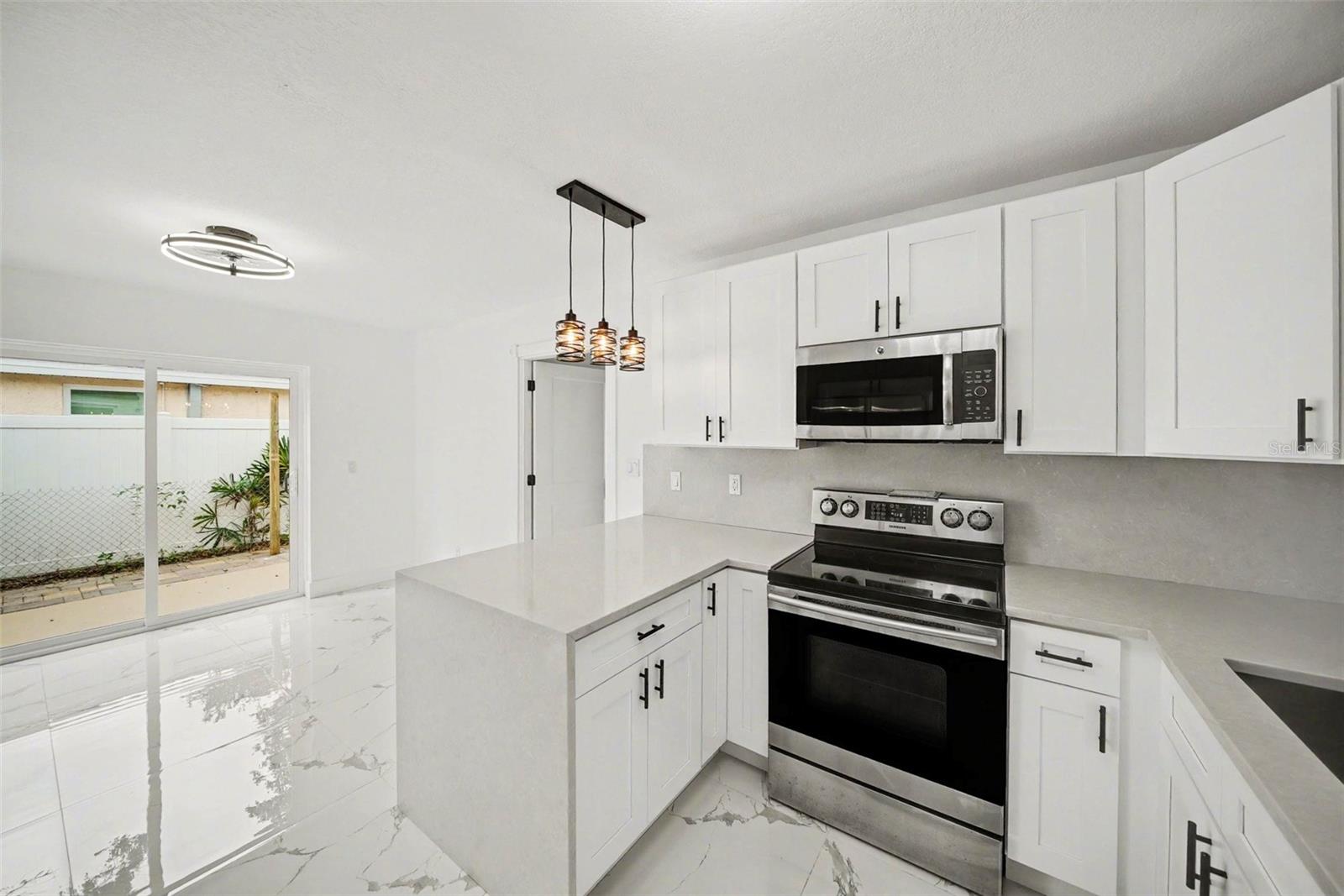 Image 10 of 32 For 7813 Matanzas Avenue