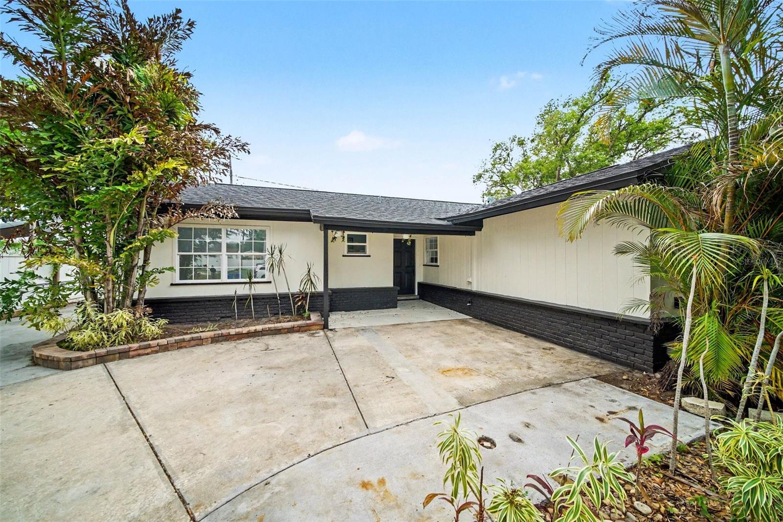 Image 4 of 32 For 7813 Matanzas Avenue