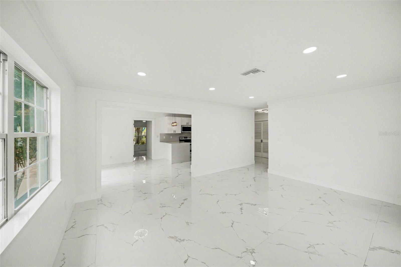 Image 6 of 32 For 7813 Matanzas Avenue