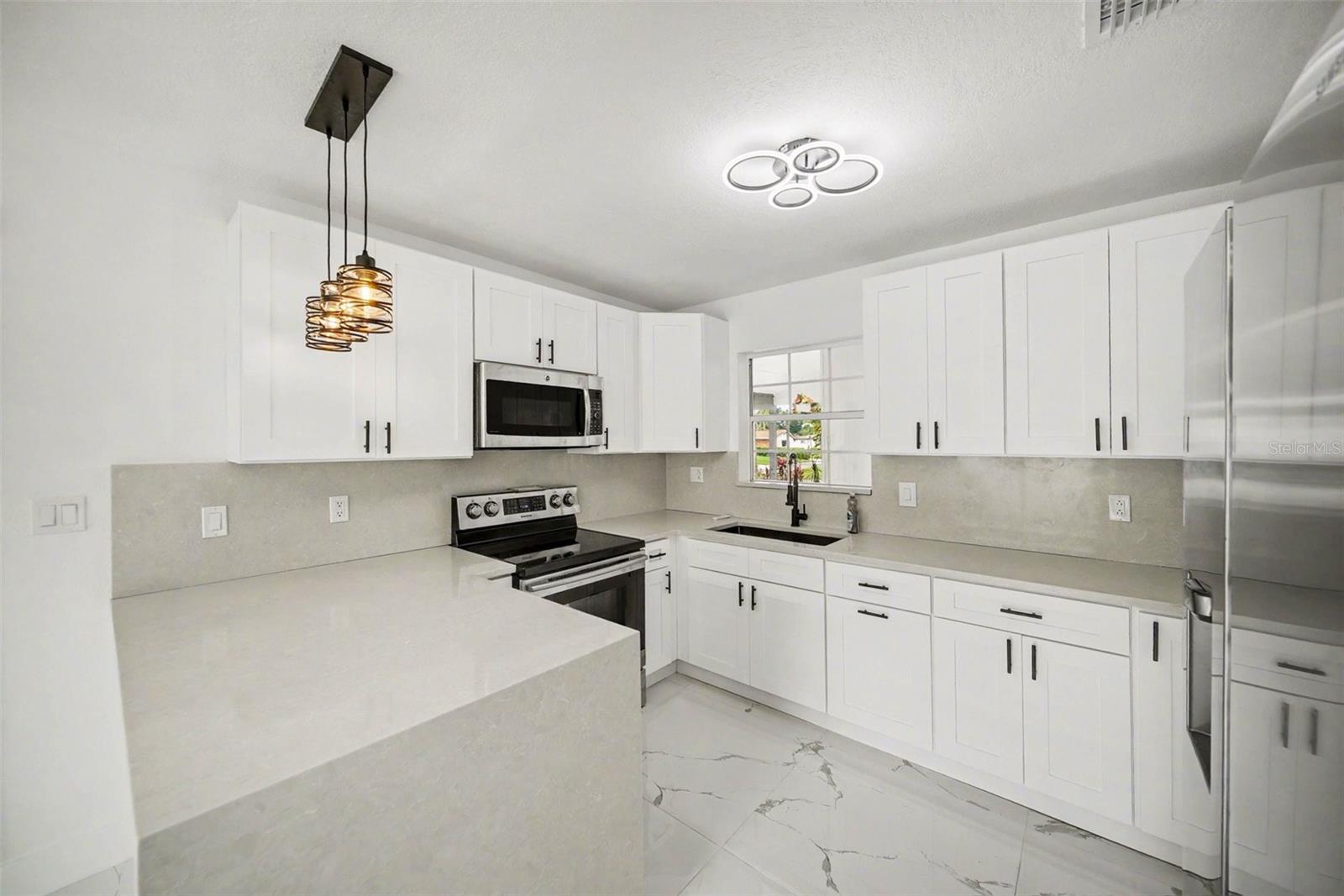 Image 8 of 32 For 7813 Matanzas Avenue