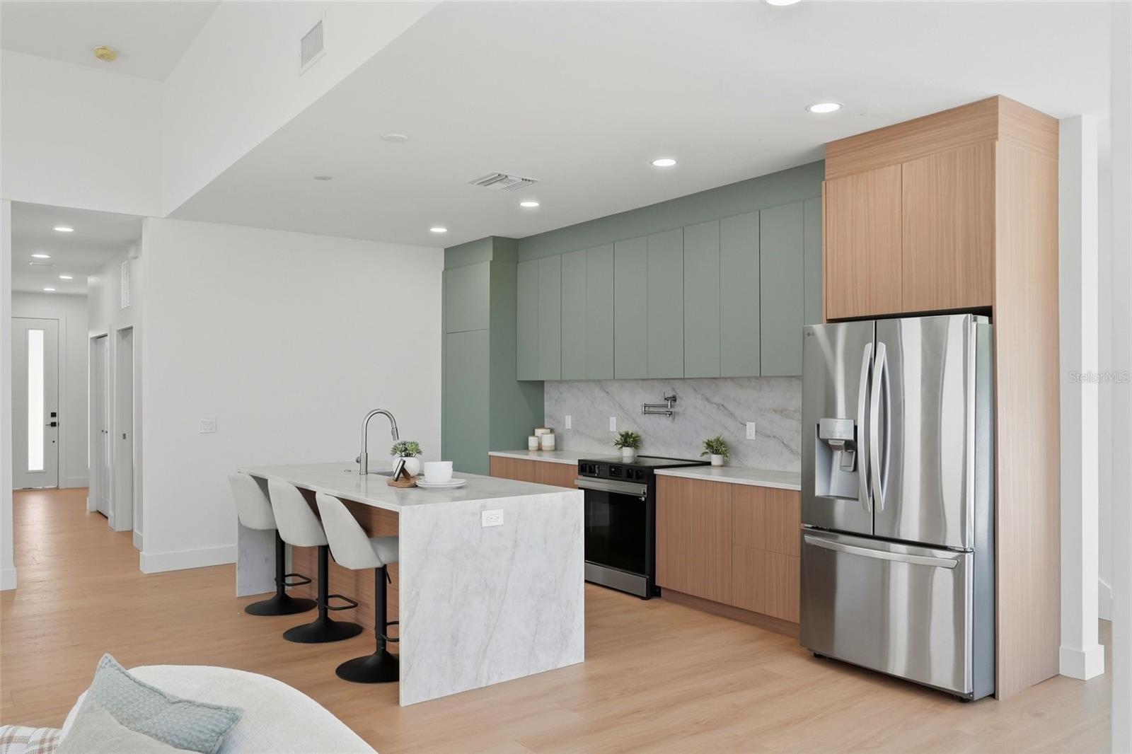 Image 10 of 34 For 2525 18th Avenue N