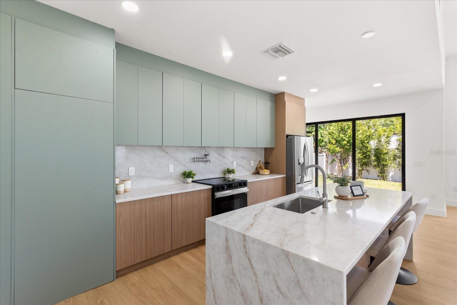 Image 12 of 34 For 2525 18th Avenue N