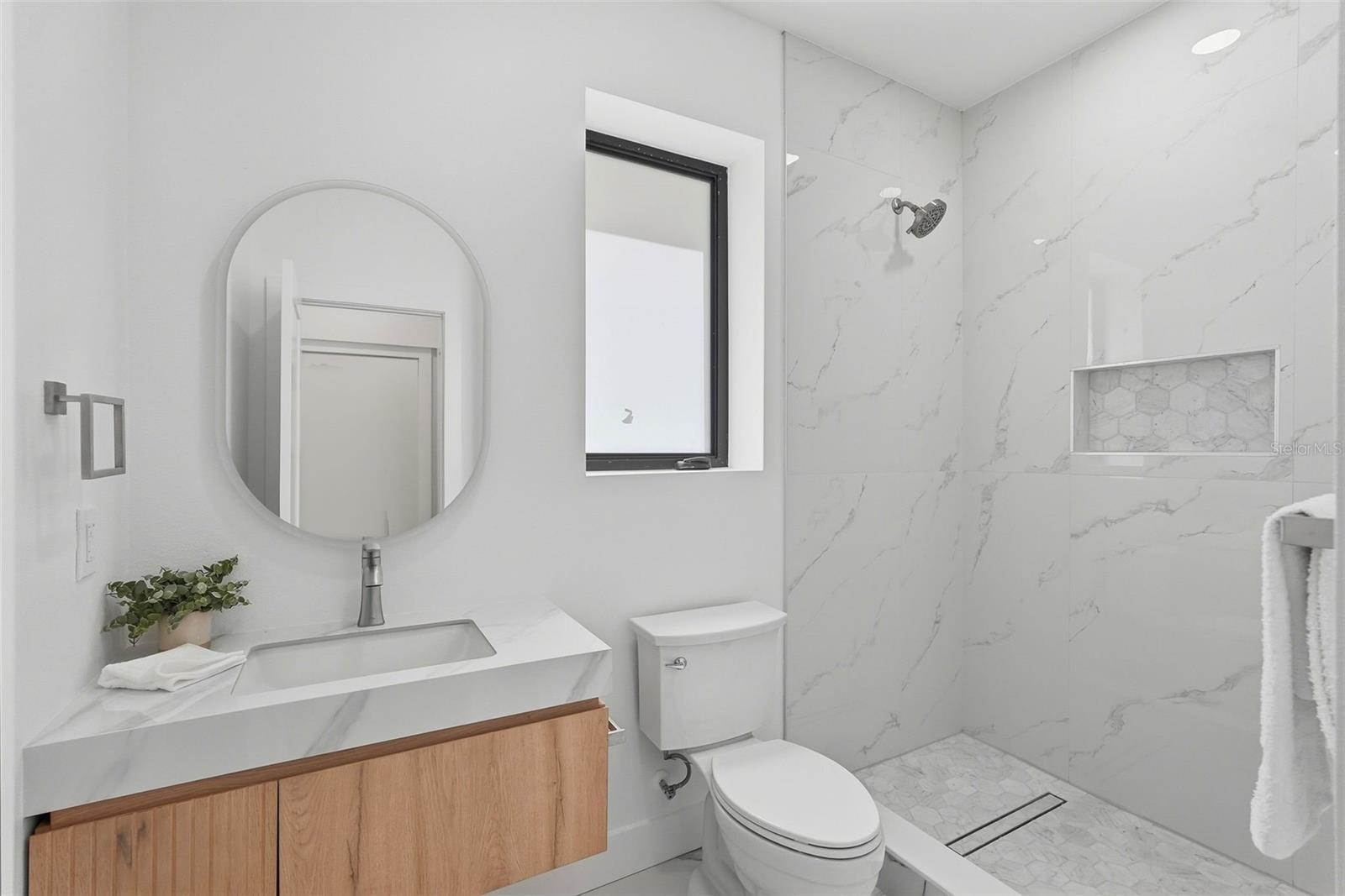 Image 16 of 34 For 2525 18th Avenue N