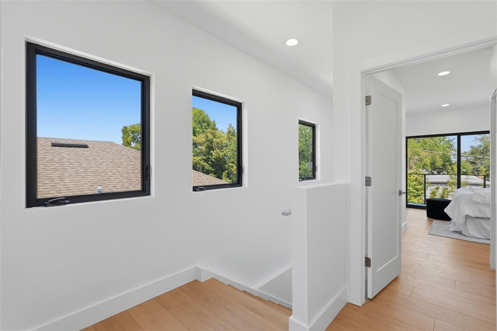 Image 17 of 34 For 2525 18th Avenue N