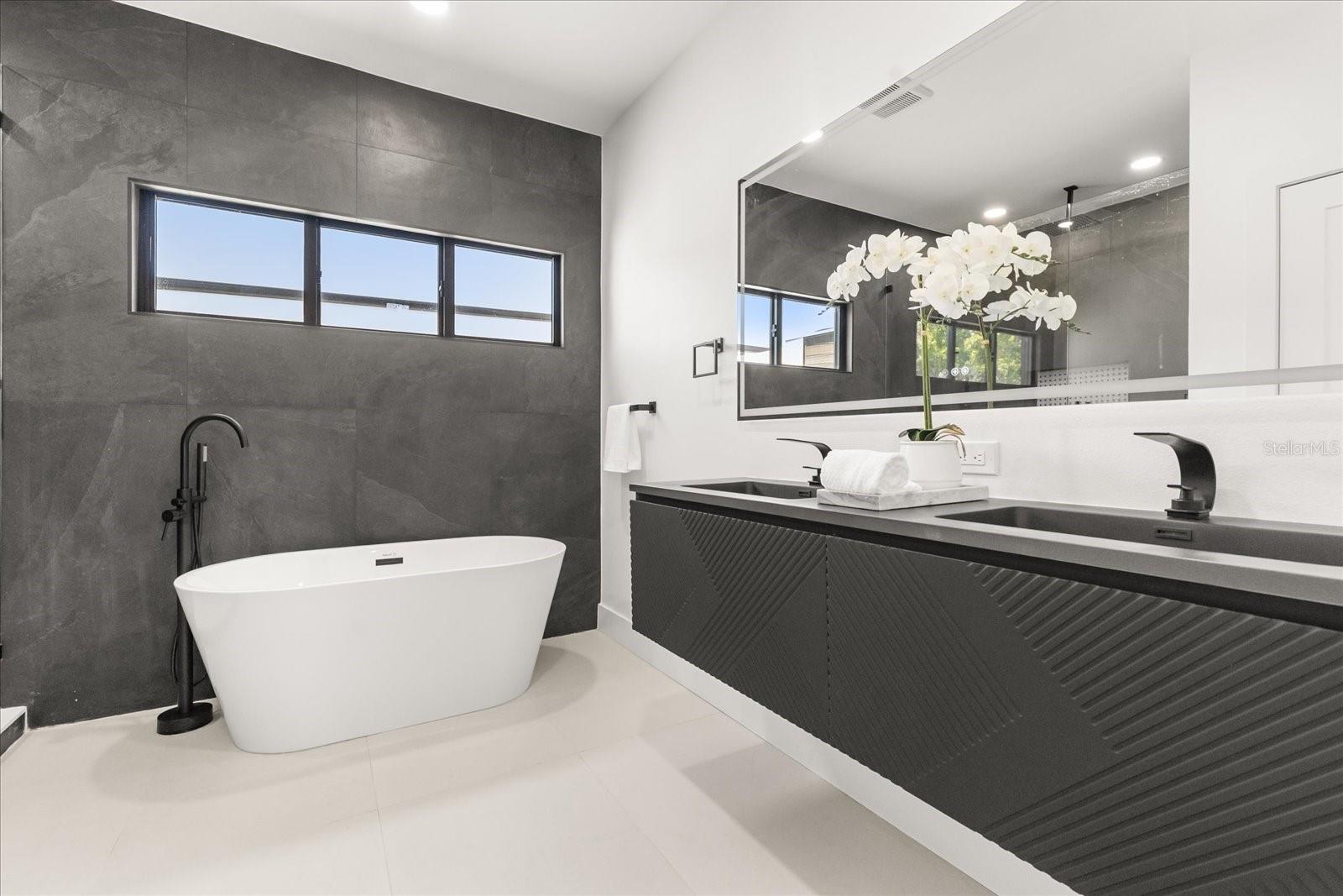 Image 20 of 34 For 2525 18th Avenue N