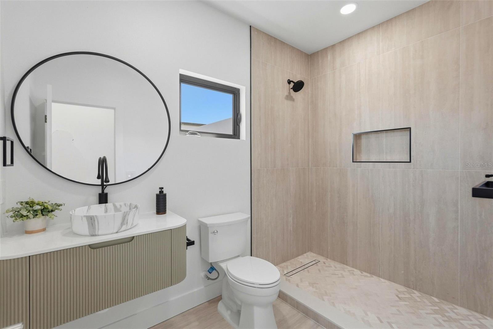 Image 28 of 34 For 2525 18th Avenue N