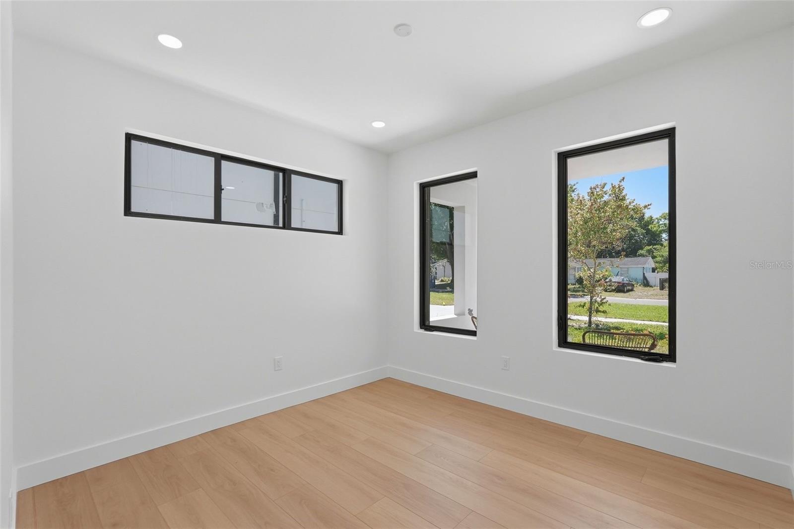 Image 29 of 34 For 2525 18th Avenue N