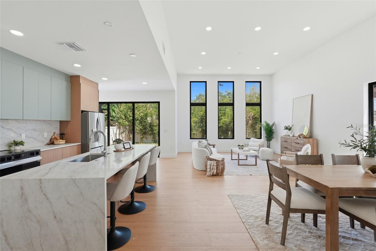 Image 7 of 34 For 2525 18th Avenue N