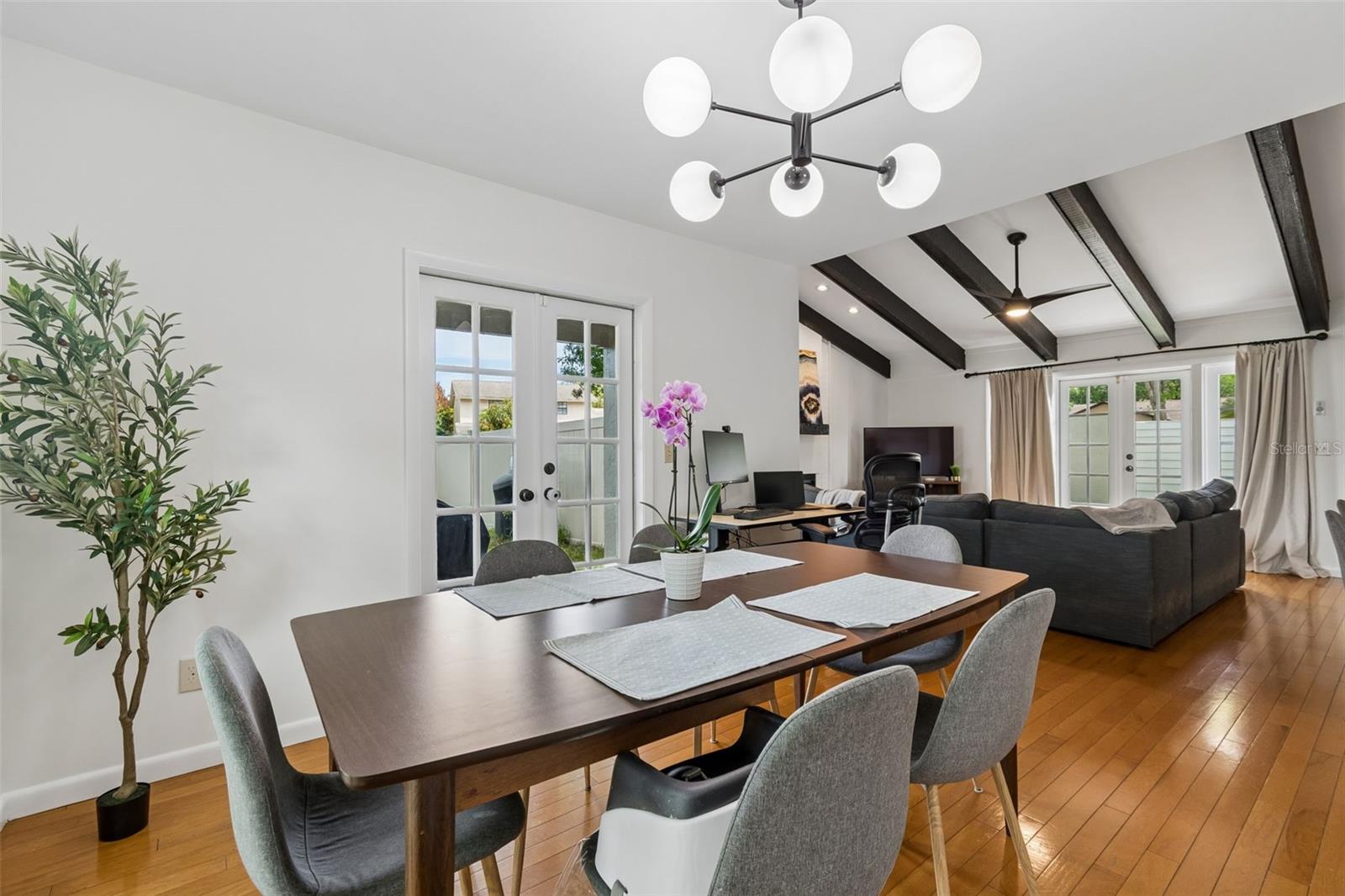 Image 16 of 97 For 15824 Knollview Drive