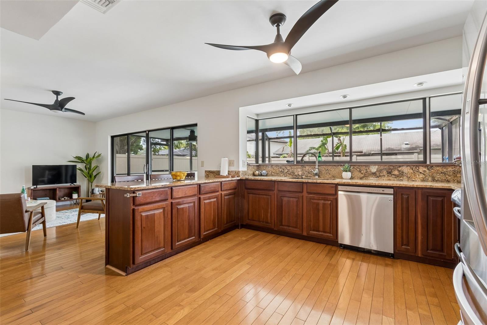 Image 18 of 97 For 15824 Knollview Drive