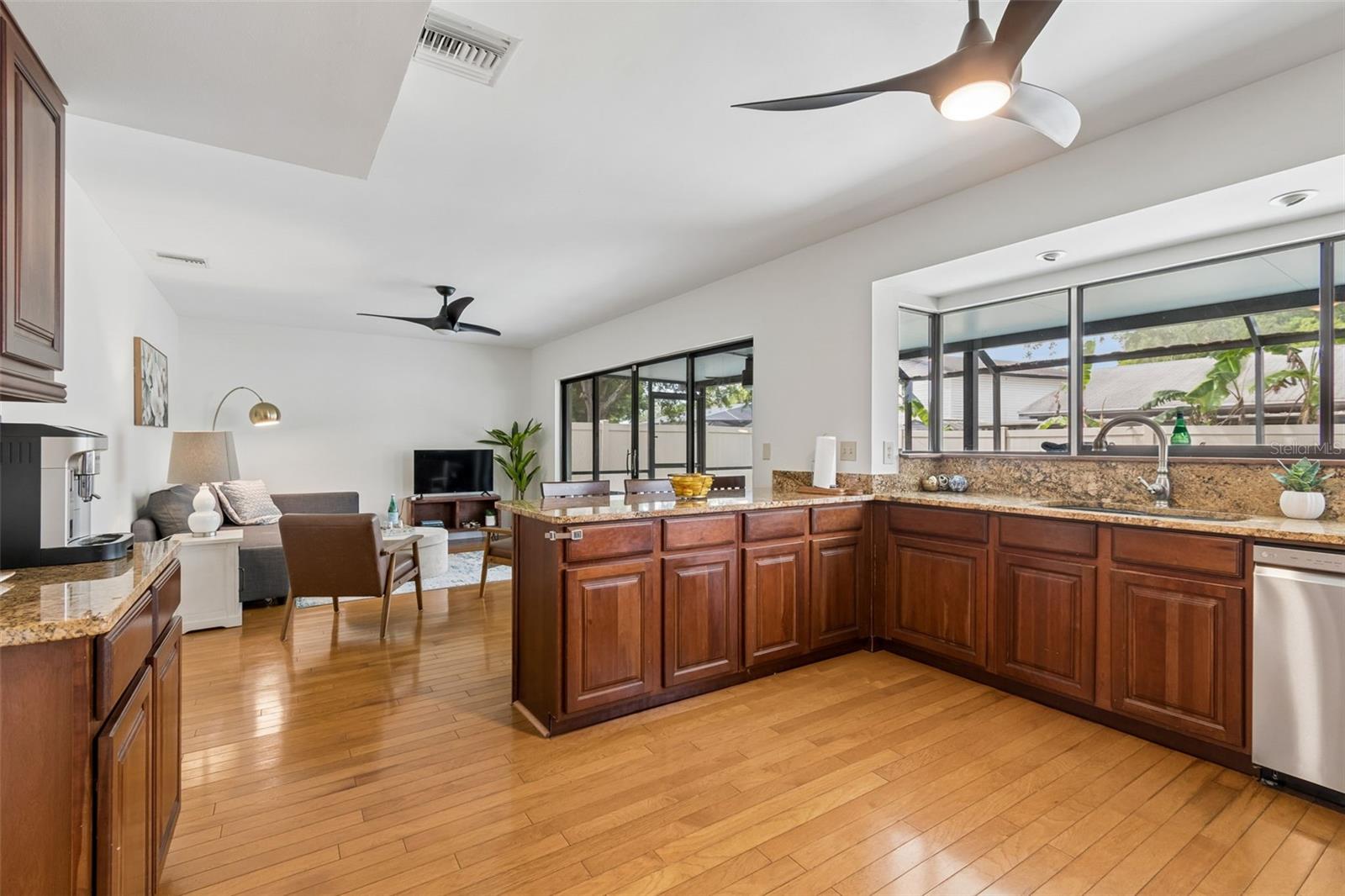 Image 19 of 97 For 15824 Knollview Drive